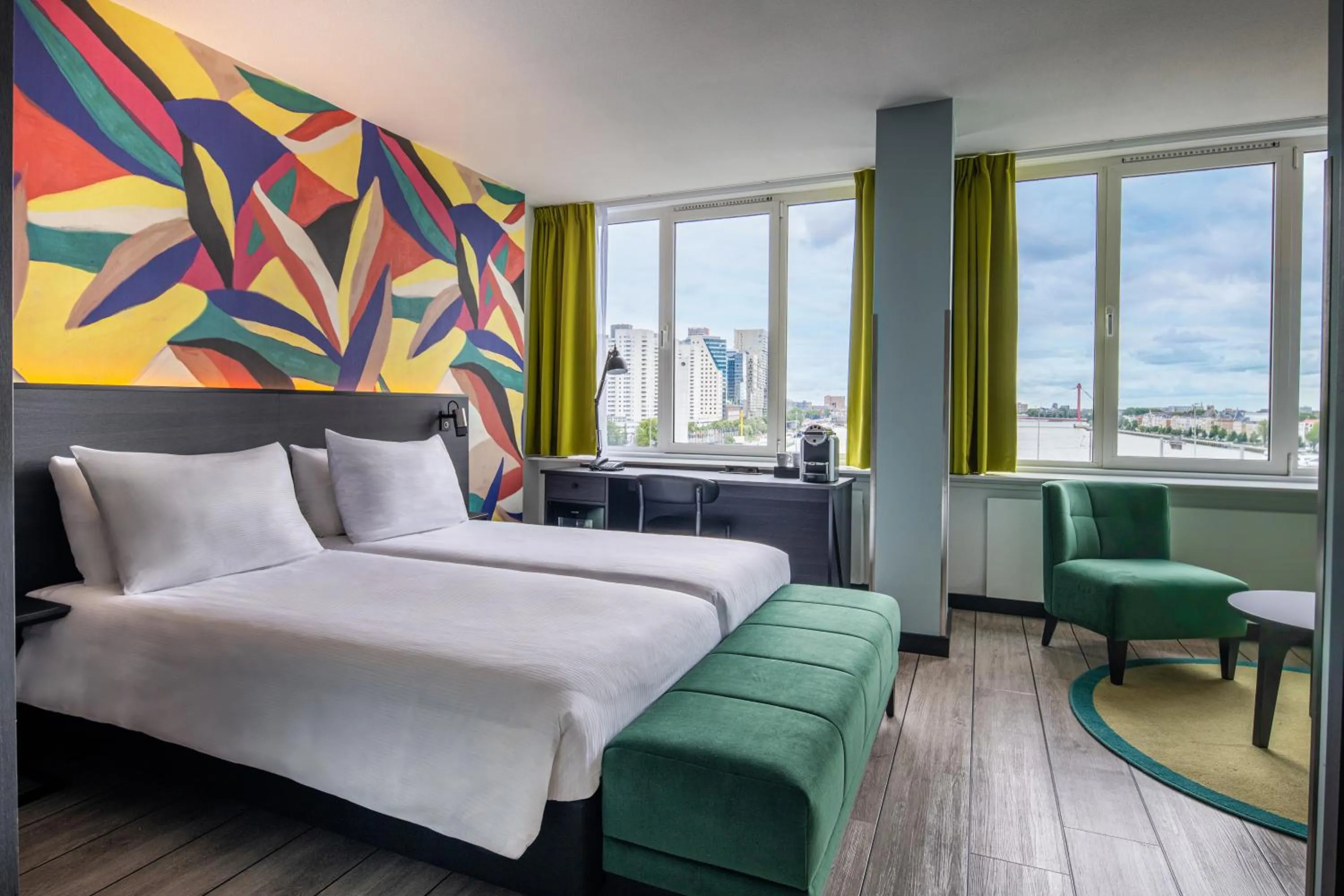 Seating area, Bed in Thon Hotel Rotterdam City Centre