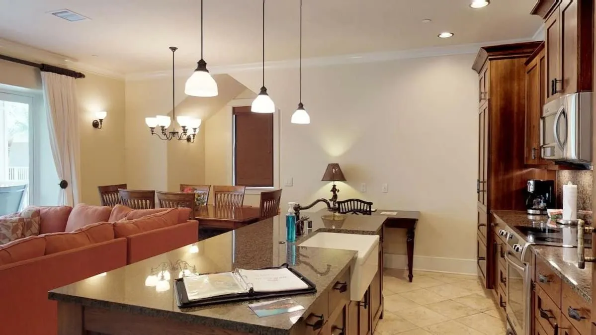 Fabulous Villa Sleeps 6 Short Walk To Poipu Brennecke and Shipwreck Beach