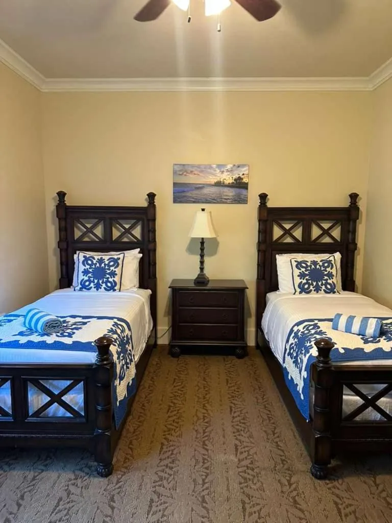 Bed in Fabulous Villa Sleeps 6 Short Walk To Poipu Brennecke and Shipwreck Beach