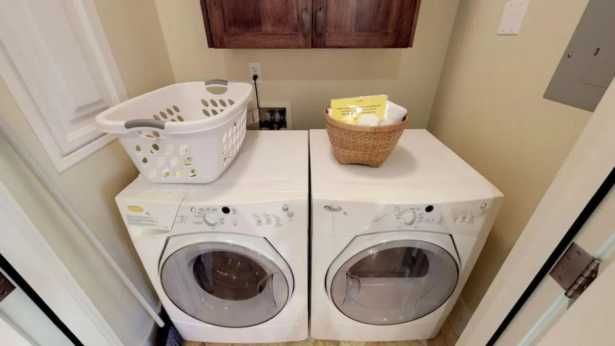 Fabulous Villa Sleeps 6 Short Walk To Poipu Brennecke and Shipwreck Beach