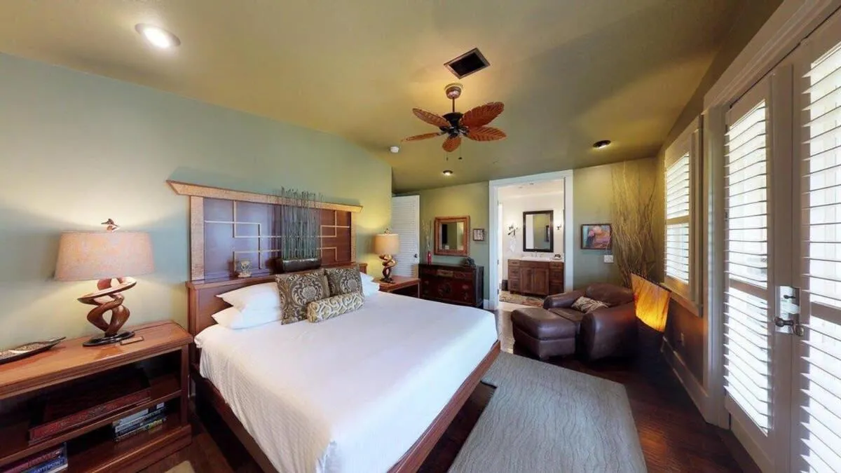 Bed in C300 Custom 4 bedroom Ocean View Penthouse