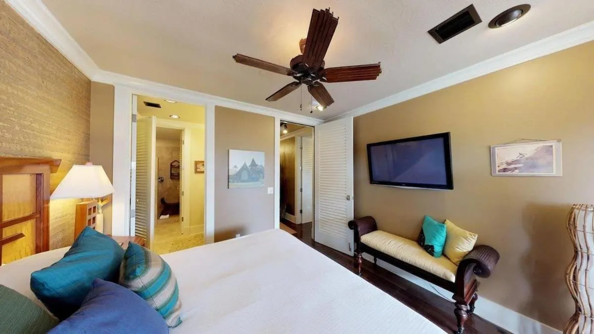 Bed in C300 Custom 4 bedroom Ocean View Penthouse