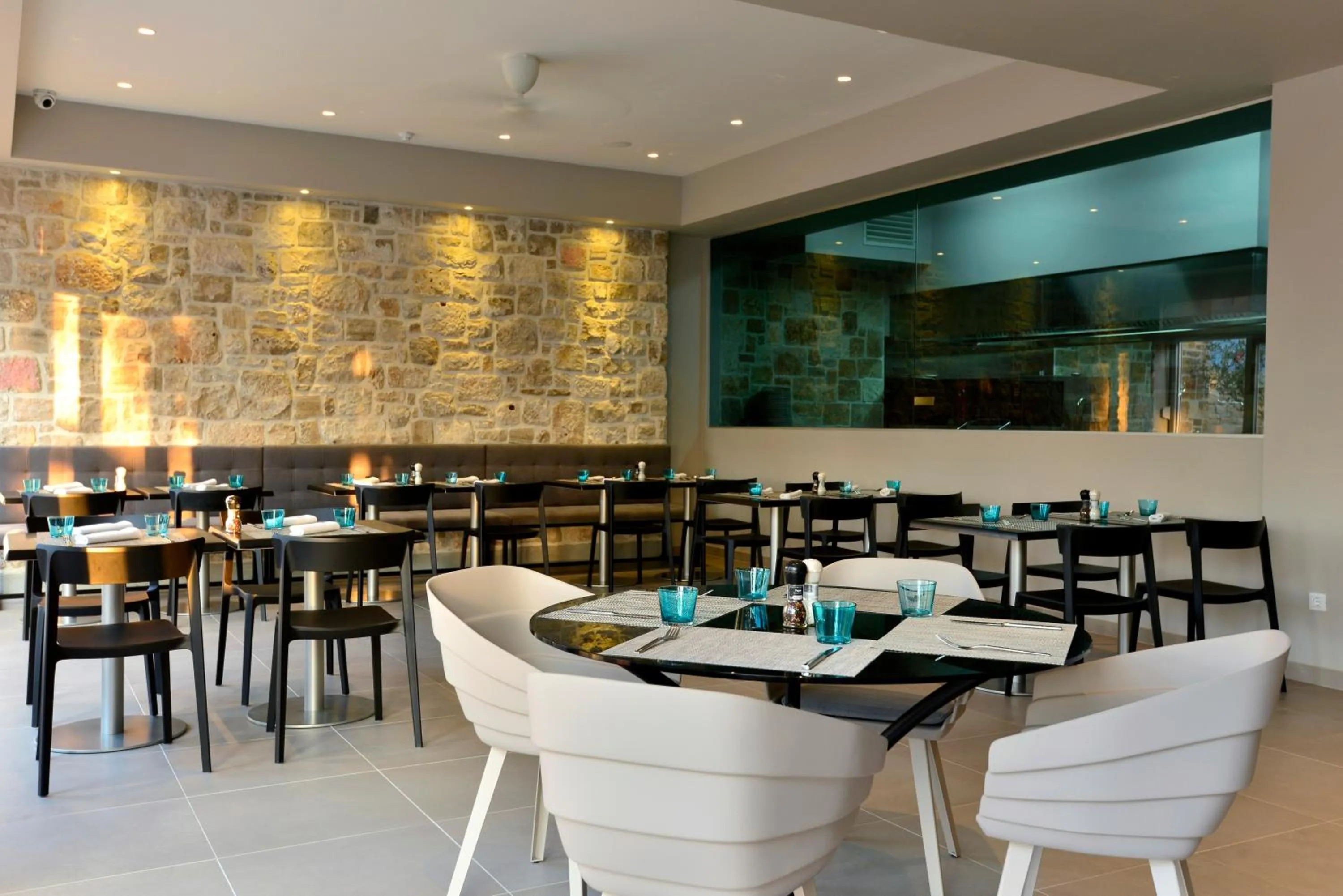 Restaurant/places to eat in Hotel Osam - Adults Only