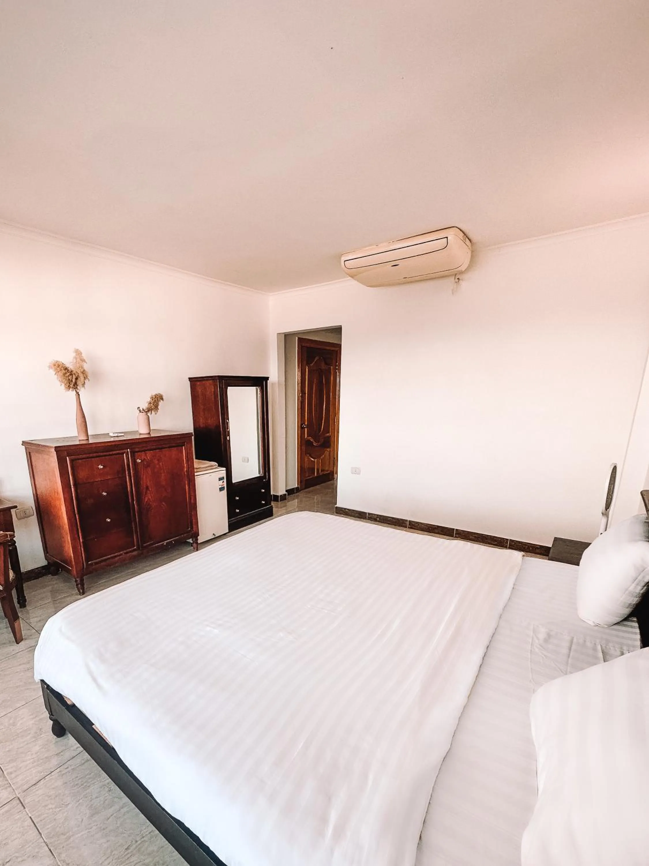 Bedroom, Bed in Serenity Lodge