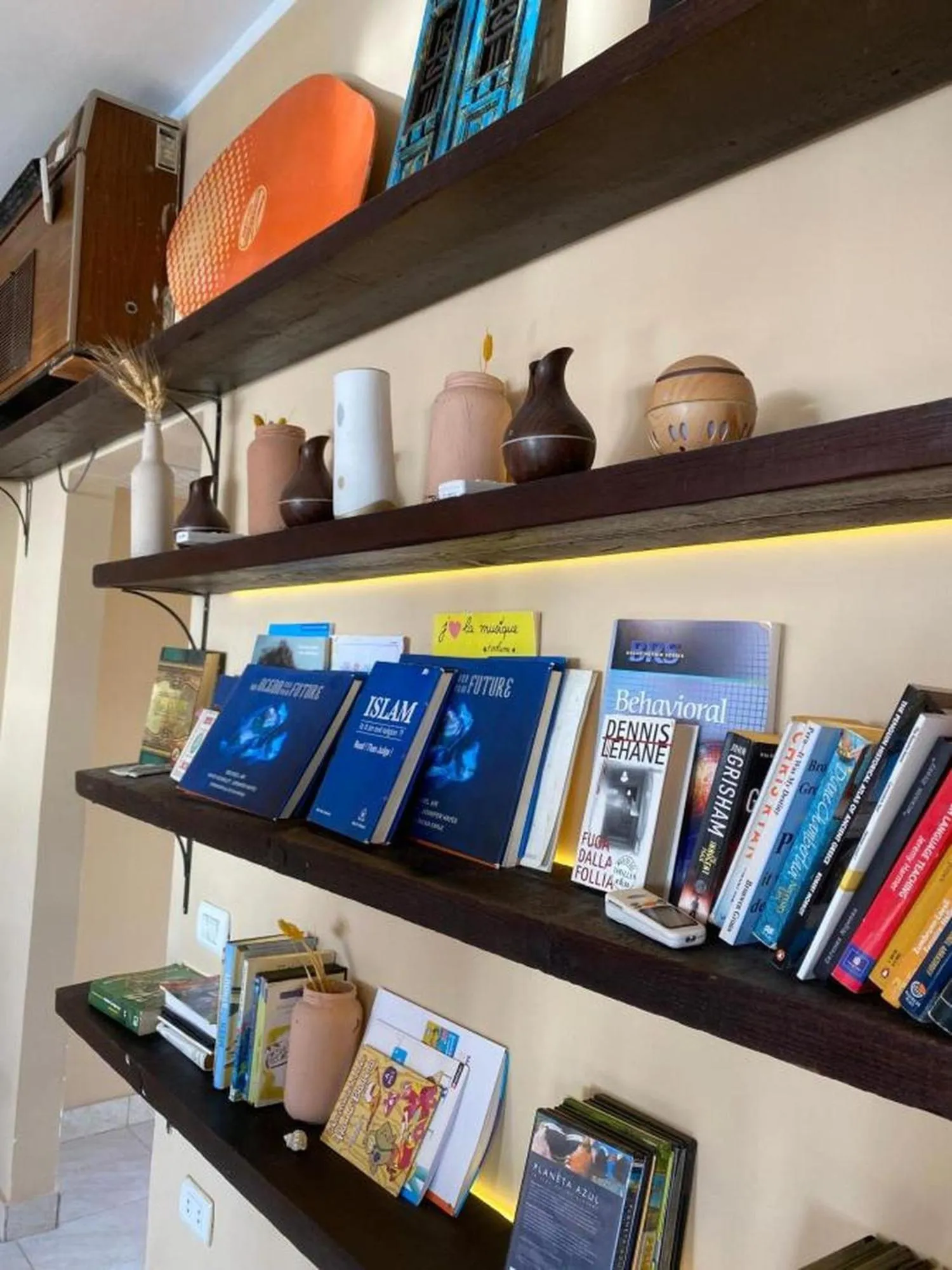 Library in Serenity Lodge