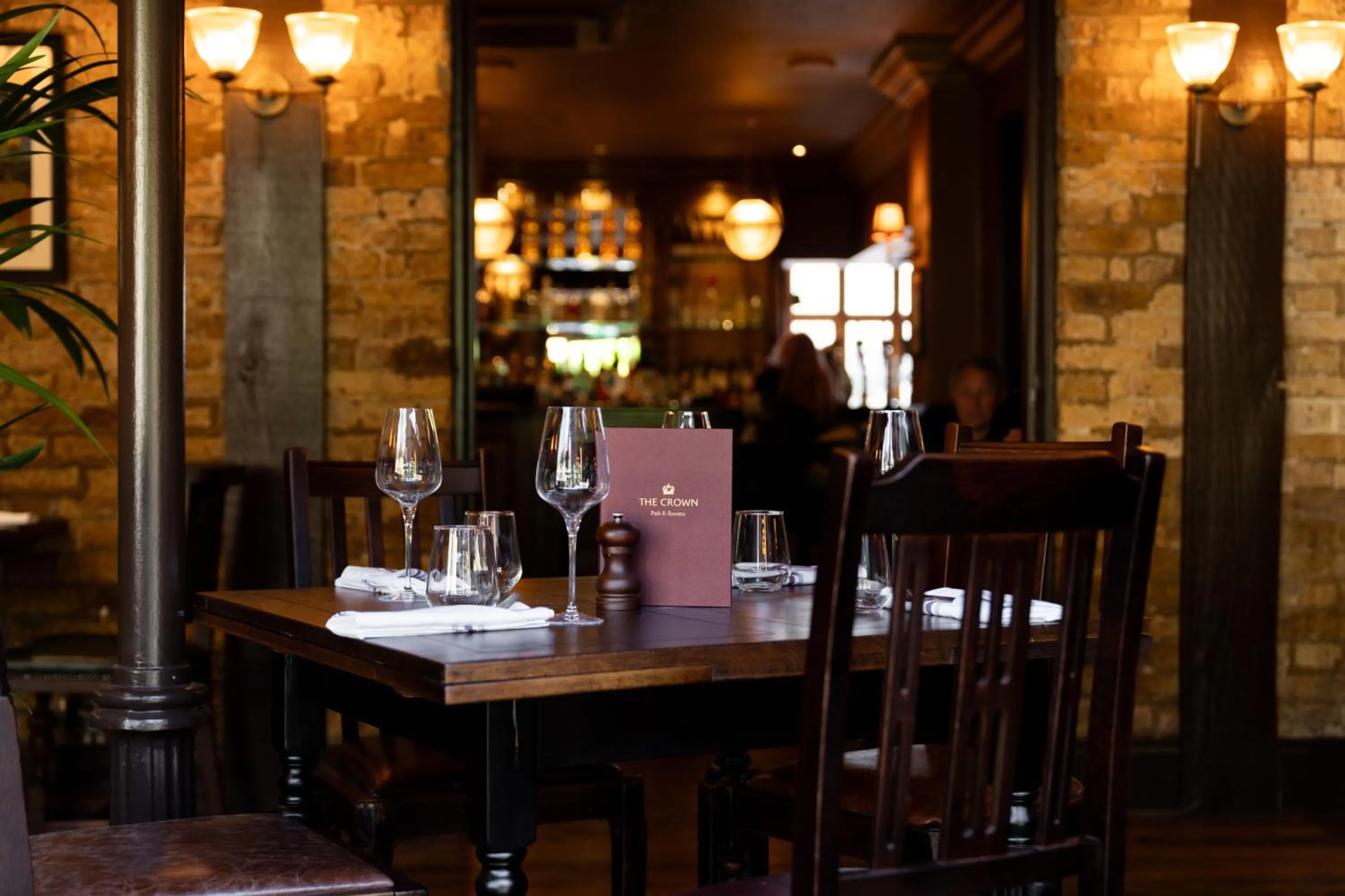 Restaurant/places to eat in Crown Hotel