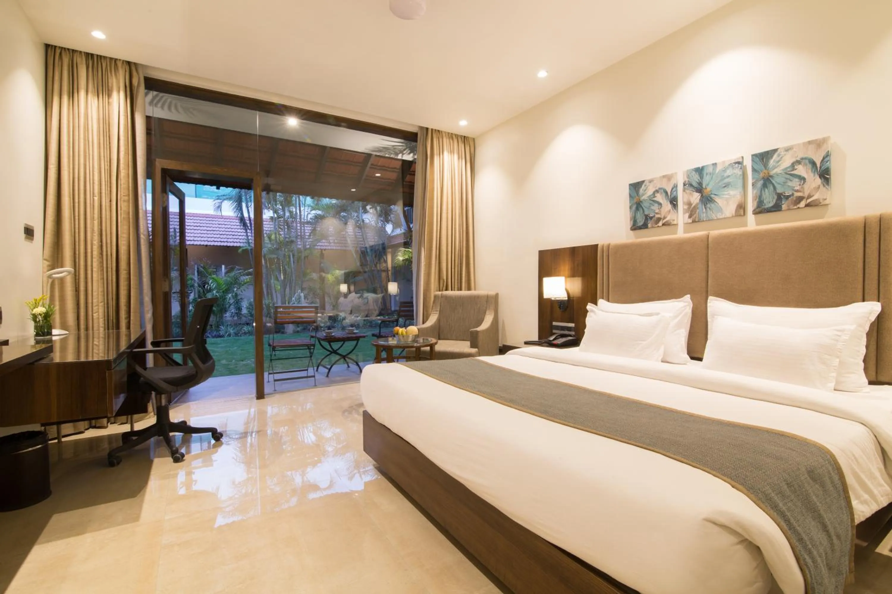 Bed in Kwality's Motel Shiraz