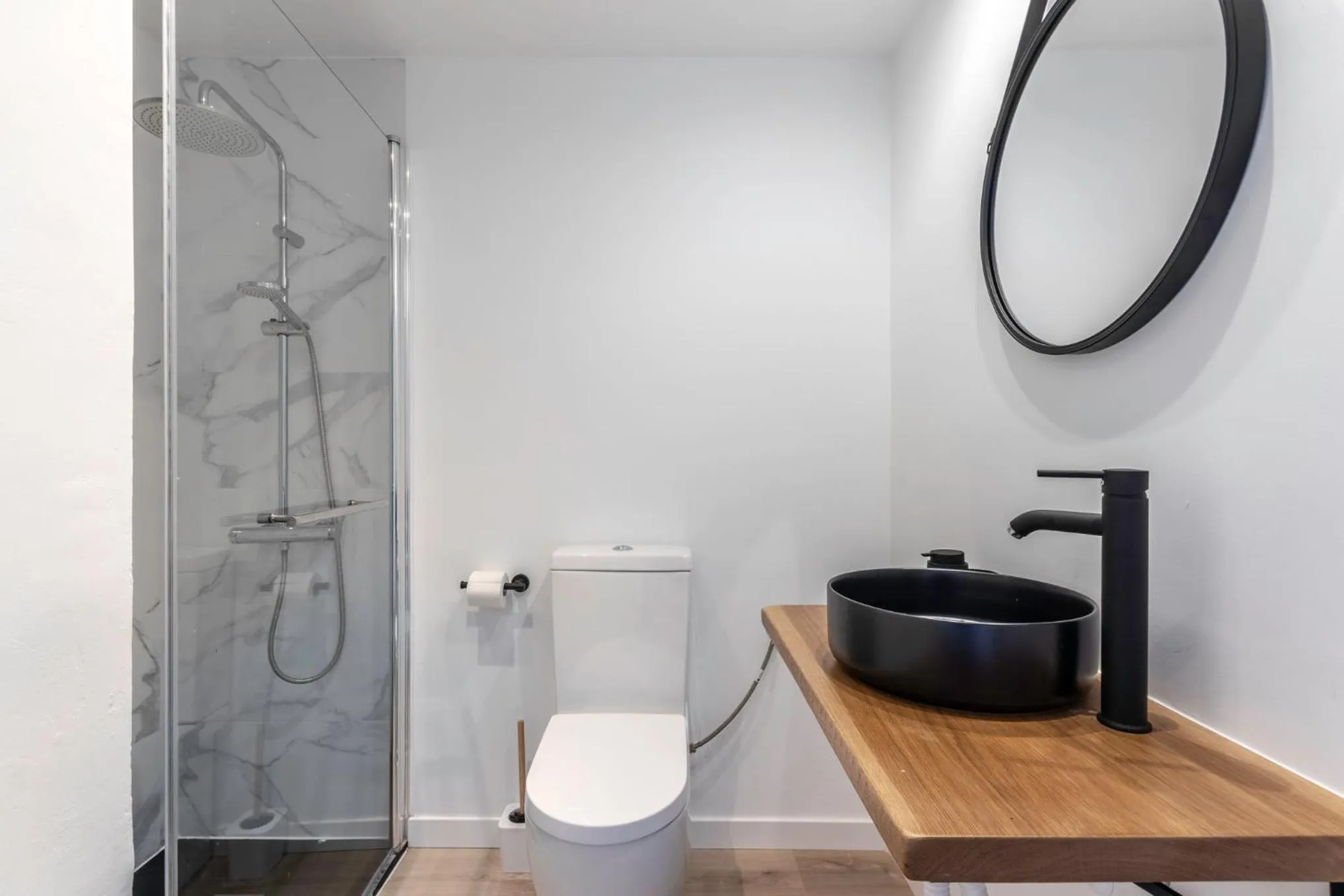 Shower in La Arena Apartamentos Zierbena