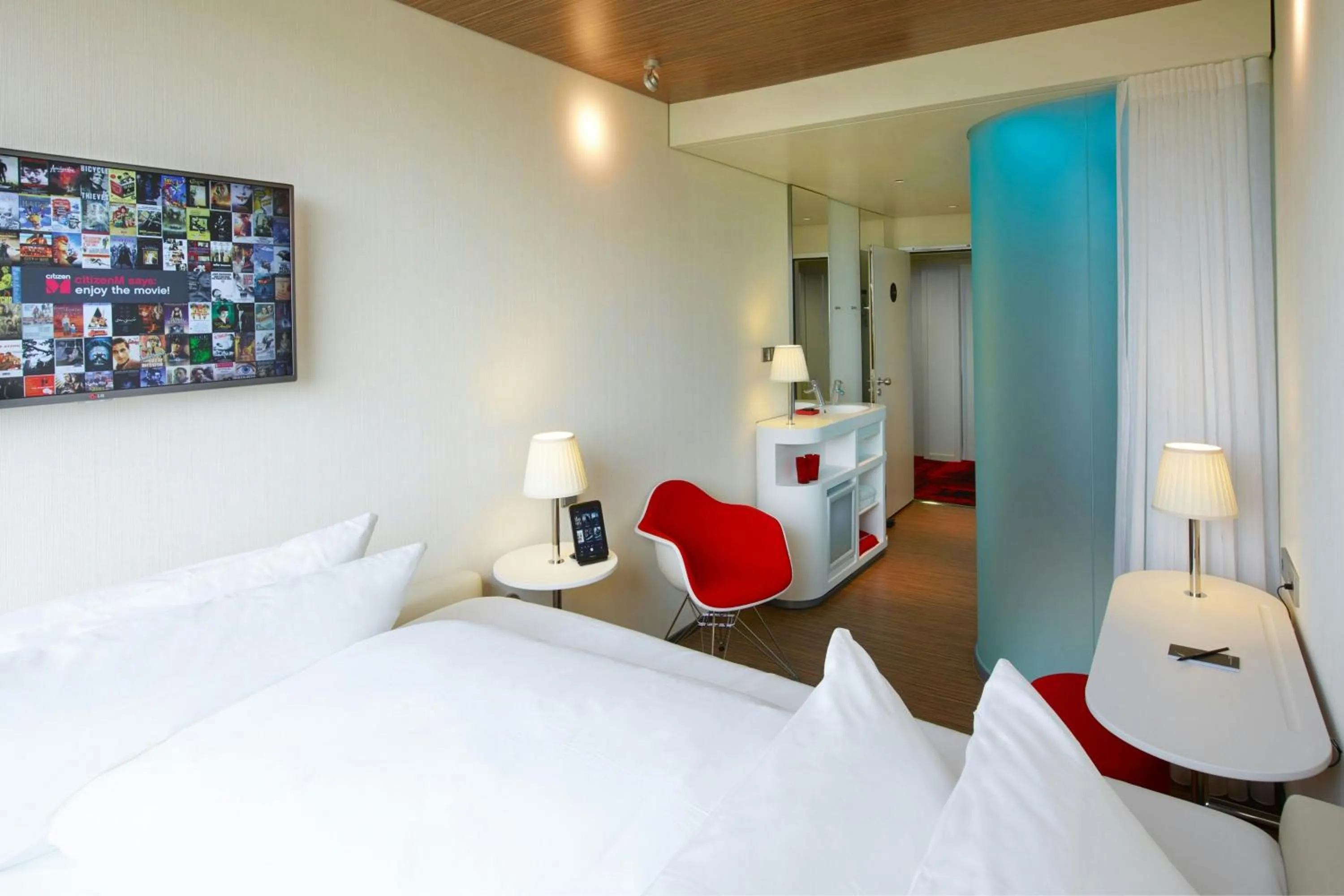 Bedroom, Bed in citizenM Paris Charles de Gaulle Airport