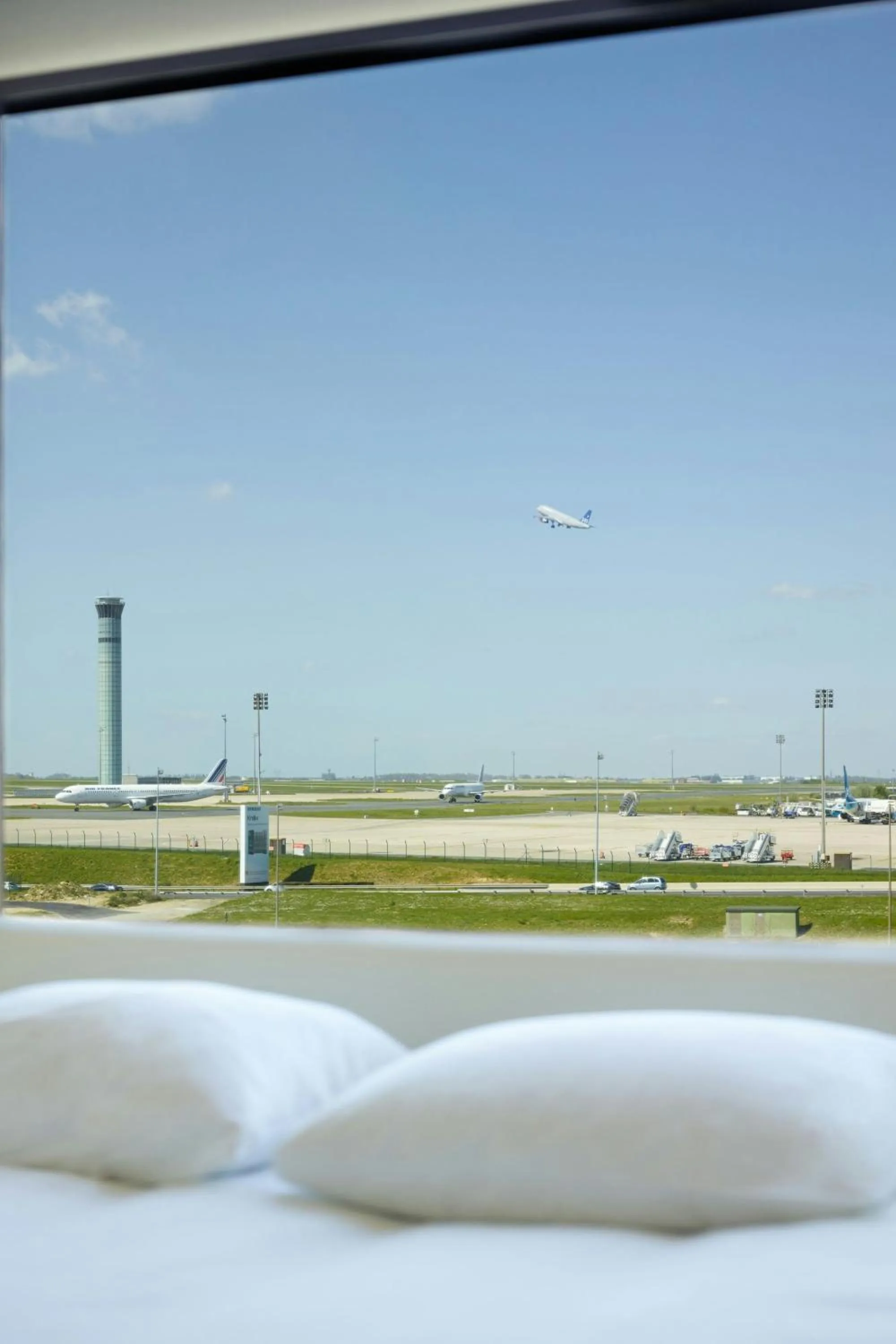 Bedroom, Bed in citizenM Paris Charles de Gaulle Airport