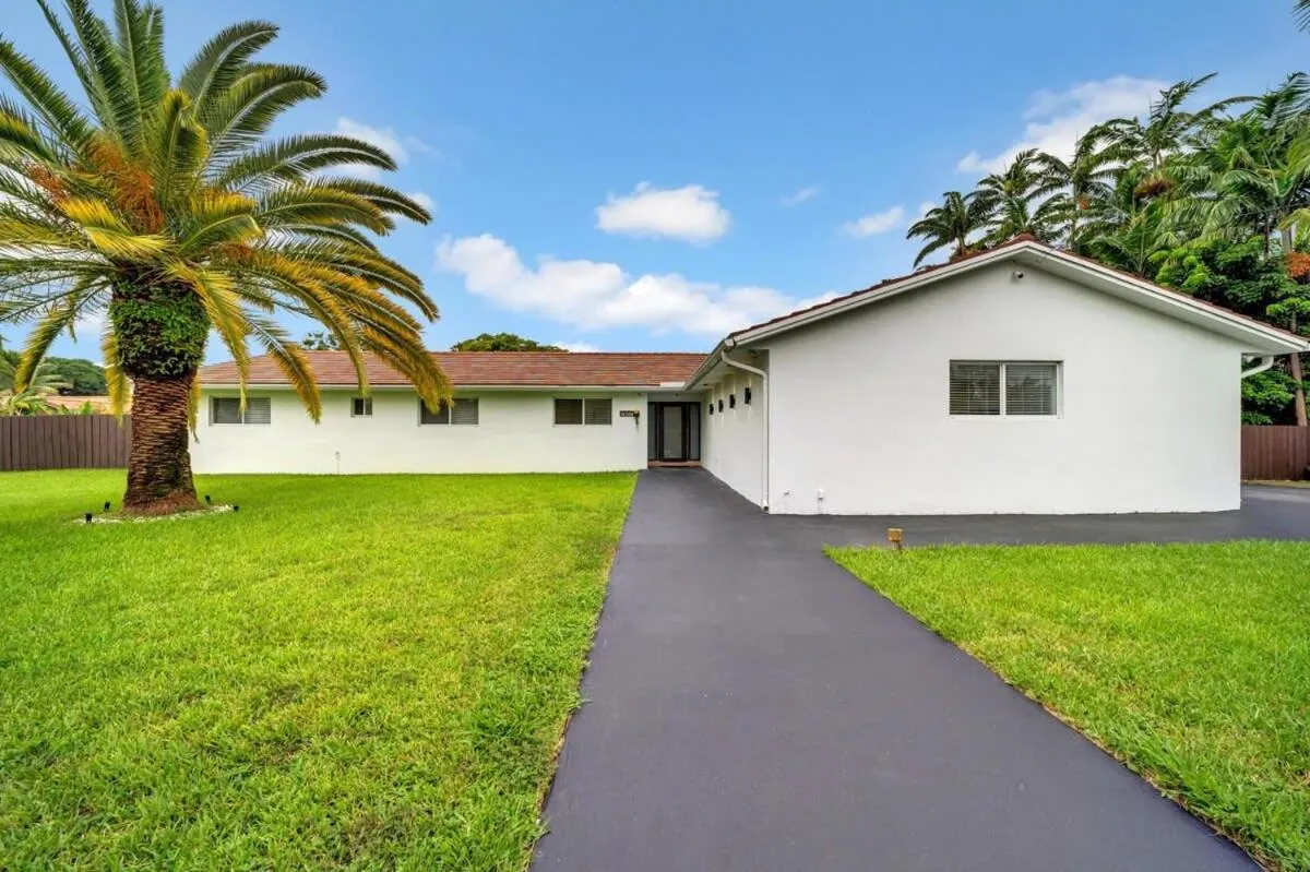 Luxury 7BR Villa Vizcaya Pool Sauna Gym Golf