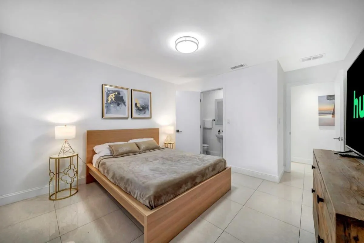 Bed in Luxury 7BR Villa Vizcaya Pool Sauna Gym Golf