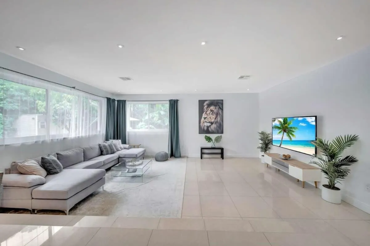 Luxury 7BR Villa Vizcaya Pool Sauna Gym Golf