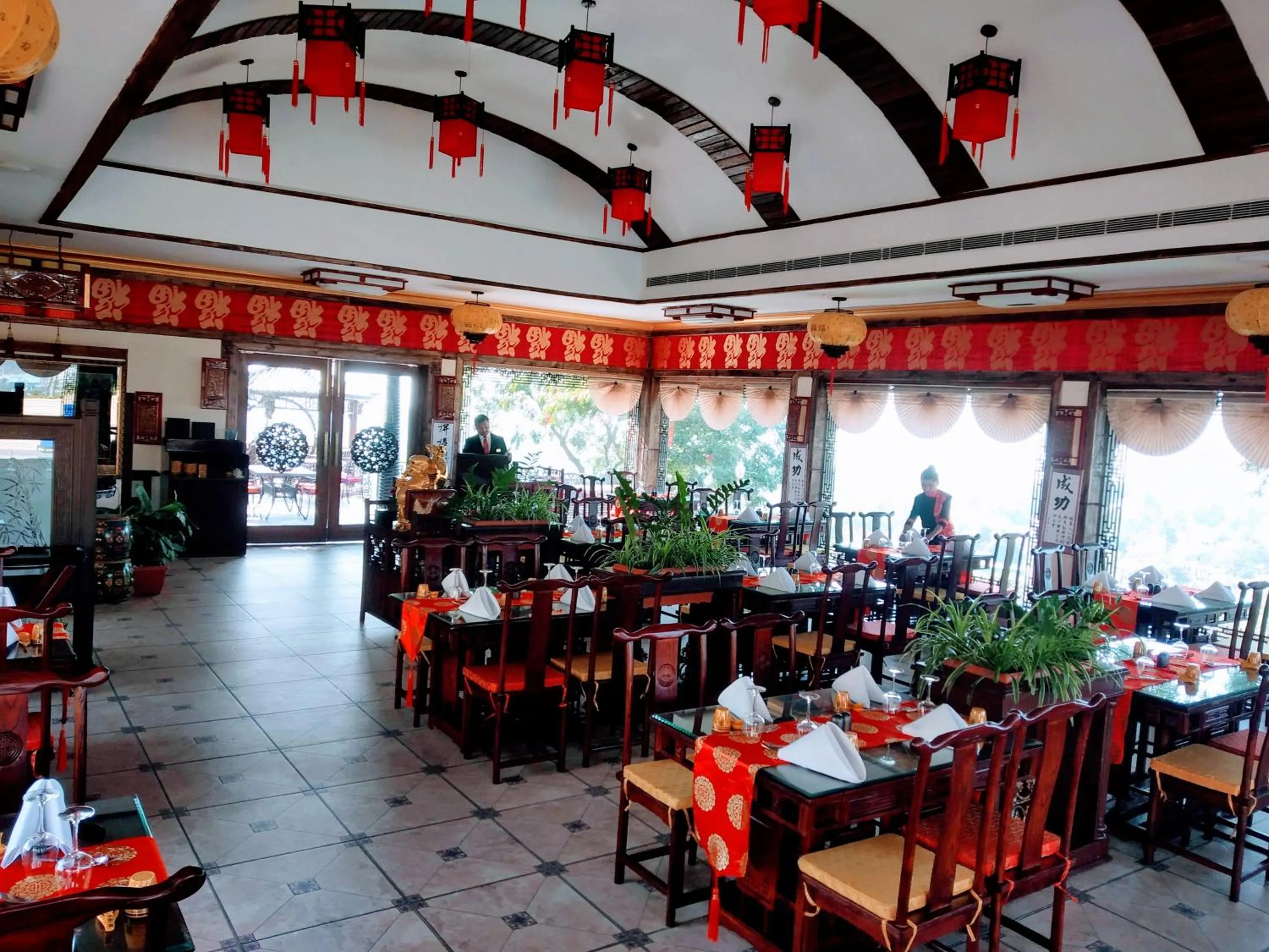 Restaurant/places to eat in Noor-Us-Sabah Palace