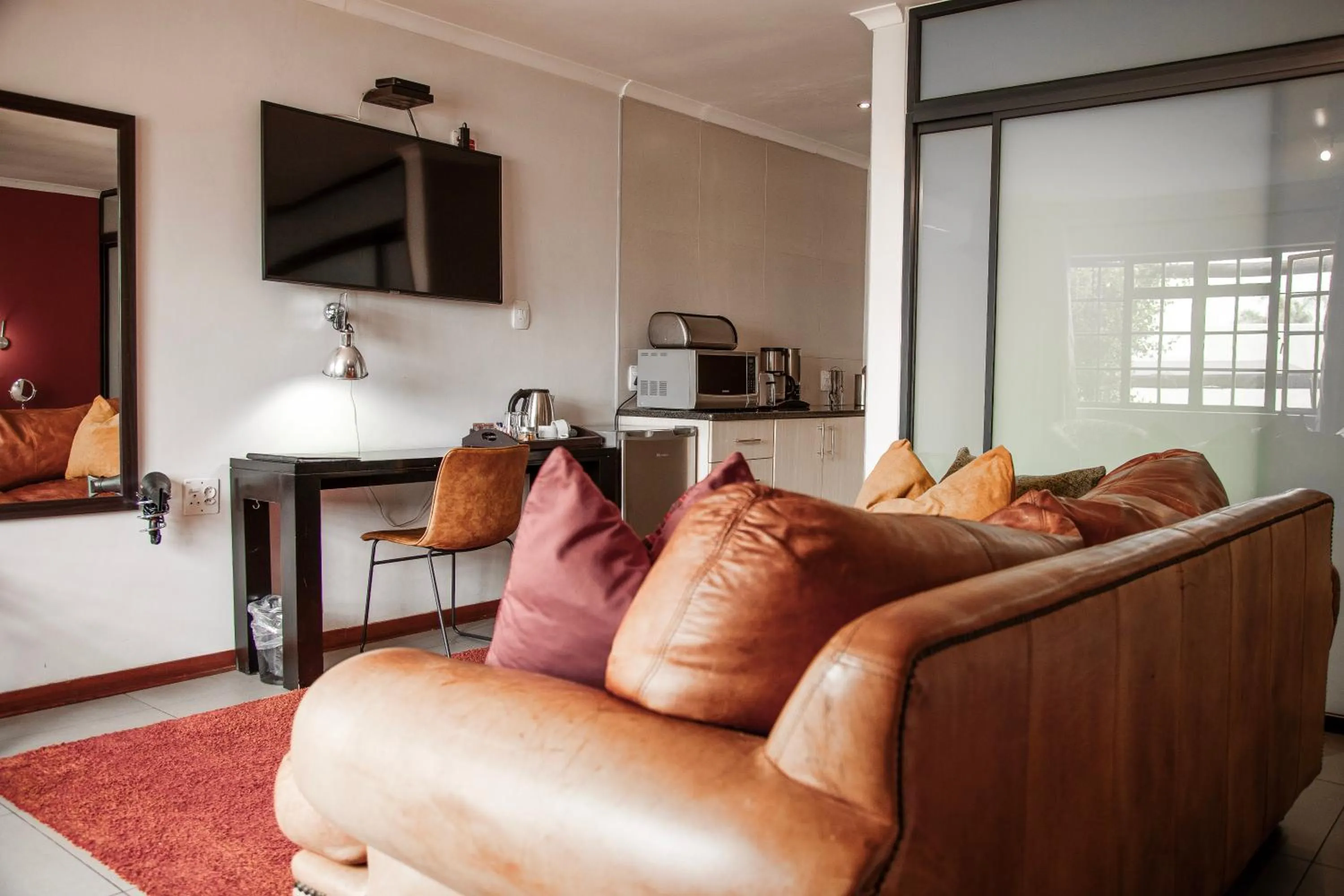 TV and multimedia in Yalla Yalla Boutique Hotel