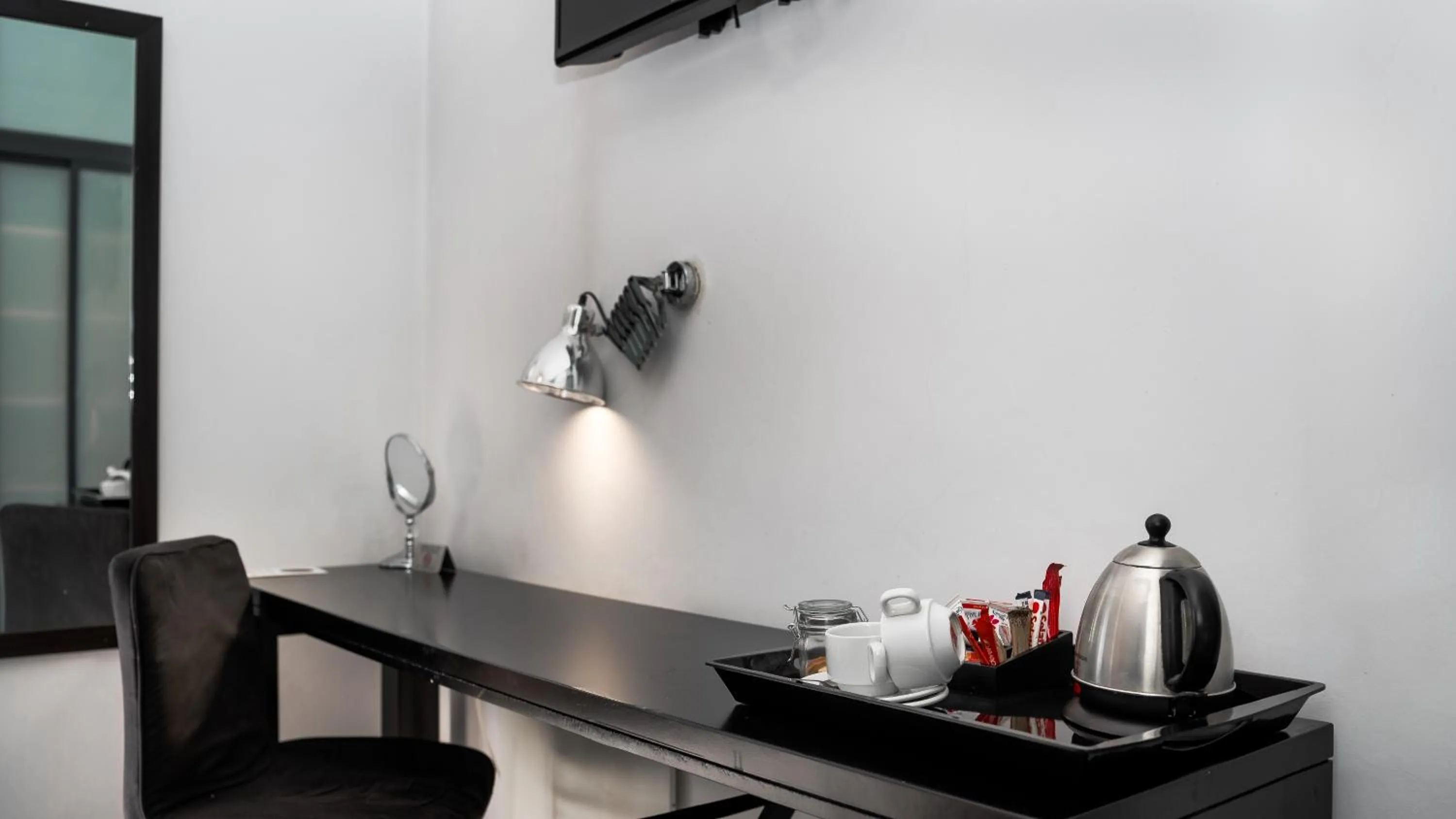 Coffee/tea facilities in Yalla Yalla Boutique Hotel