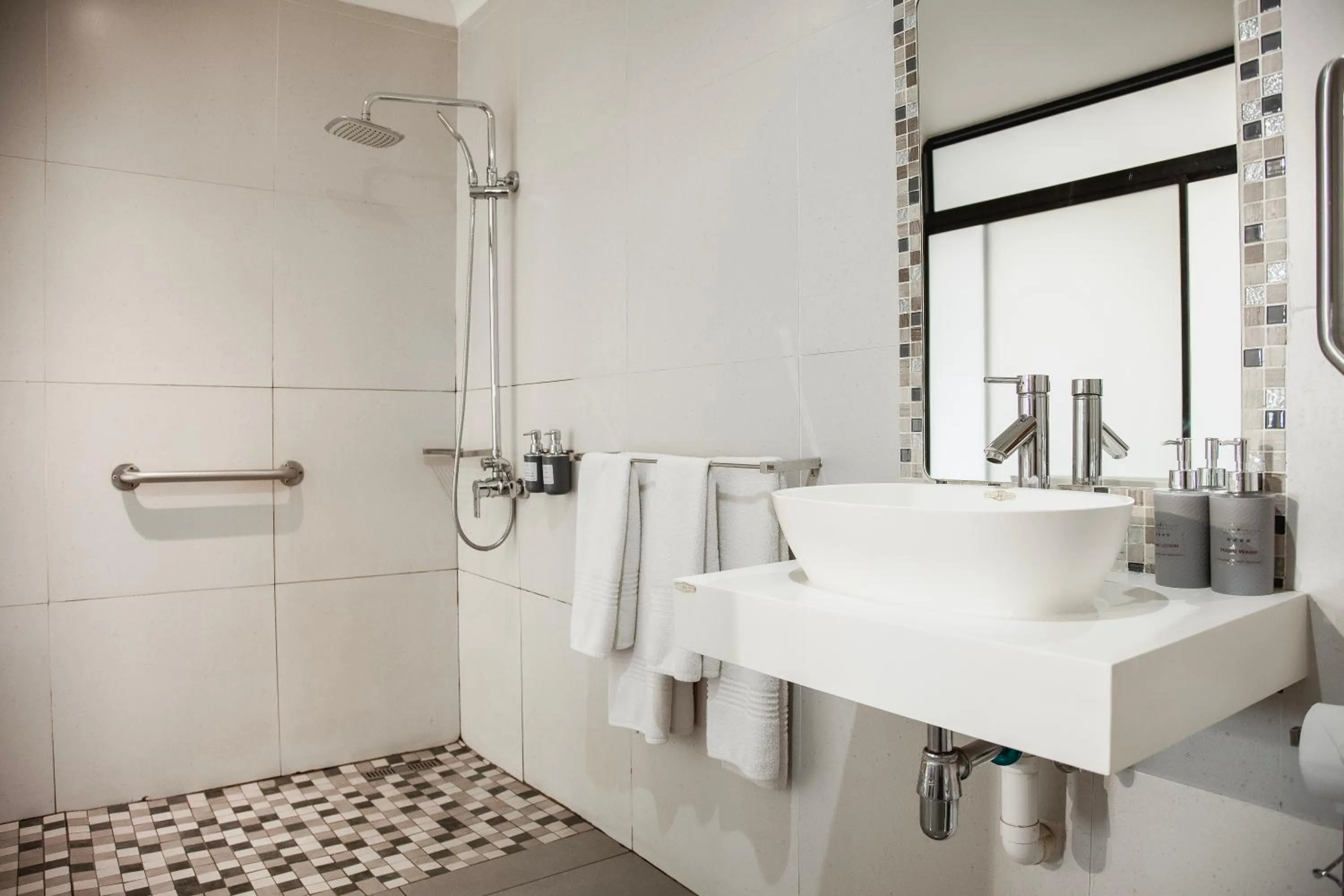 Shower in Yalla Yalla Boutique Hotel