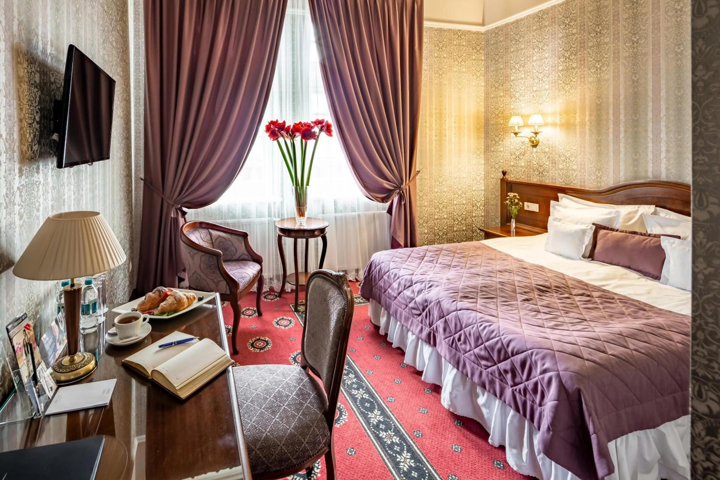 Photo of the whole room, Bed in Hotel Atlas Deluxe