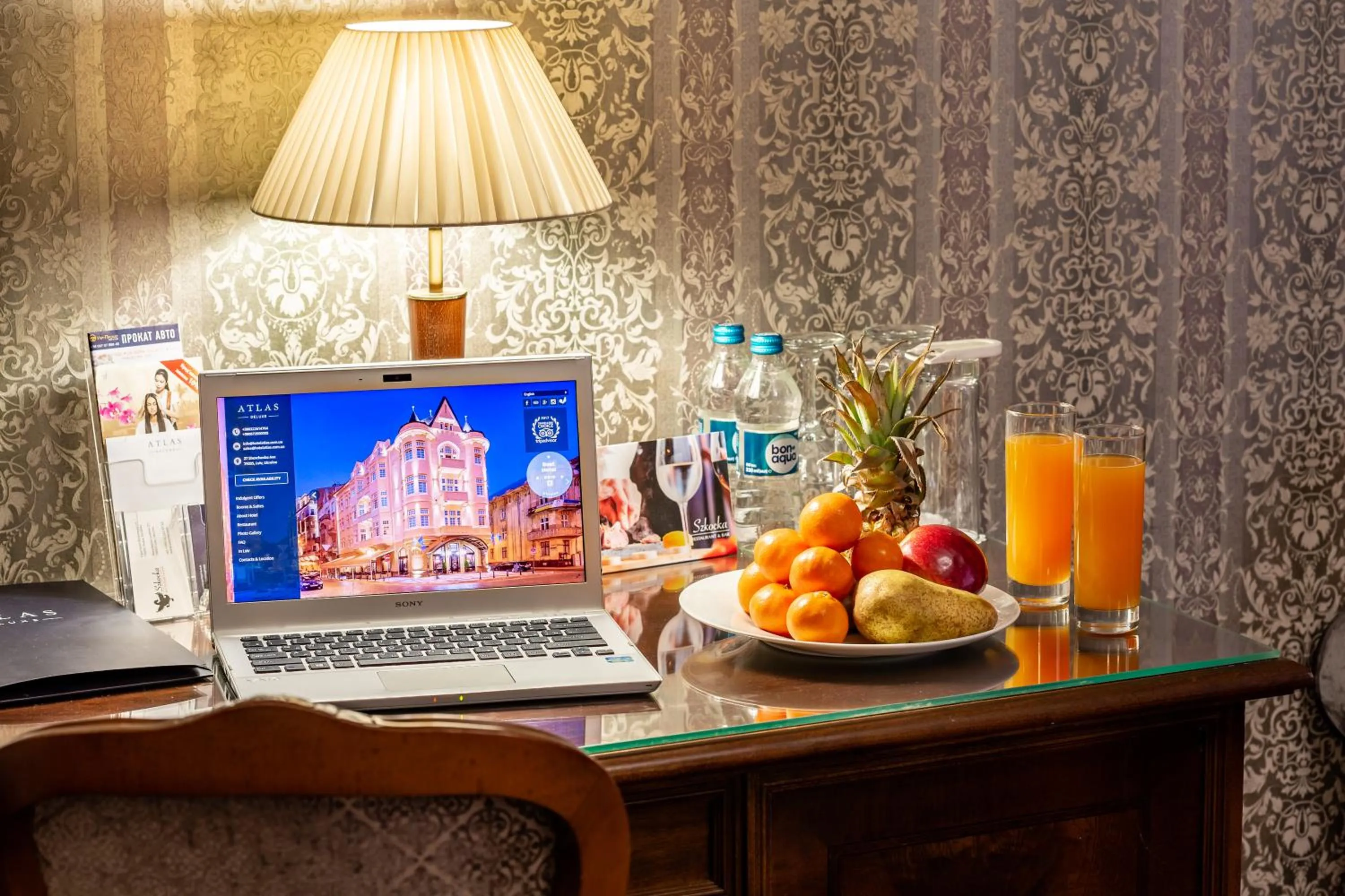 Food and drinks in Hotel Atlas Deluxe