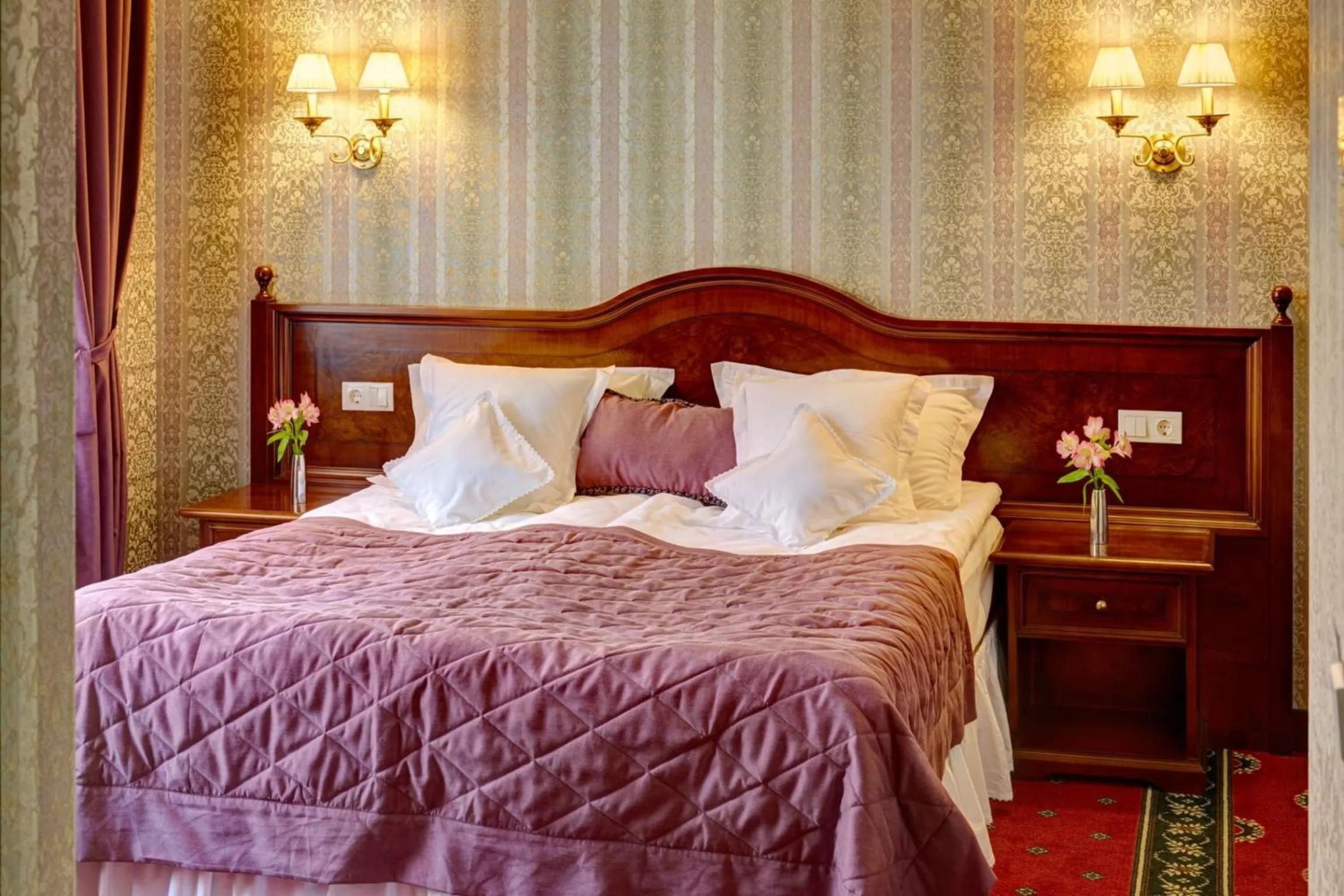 Photo of the whole room, Bed in Hotel Atlas Deluxe