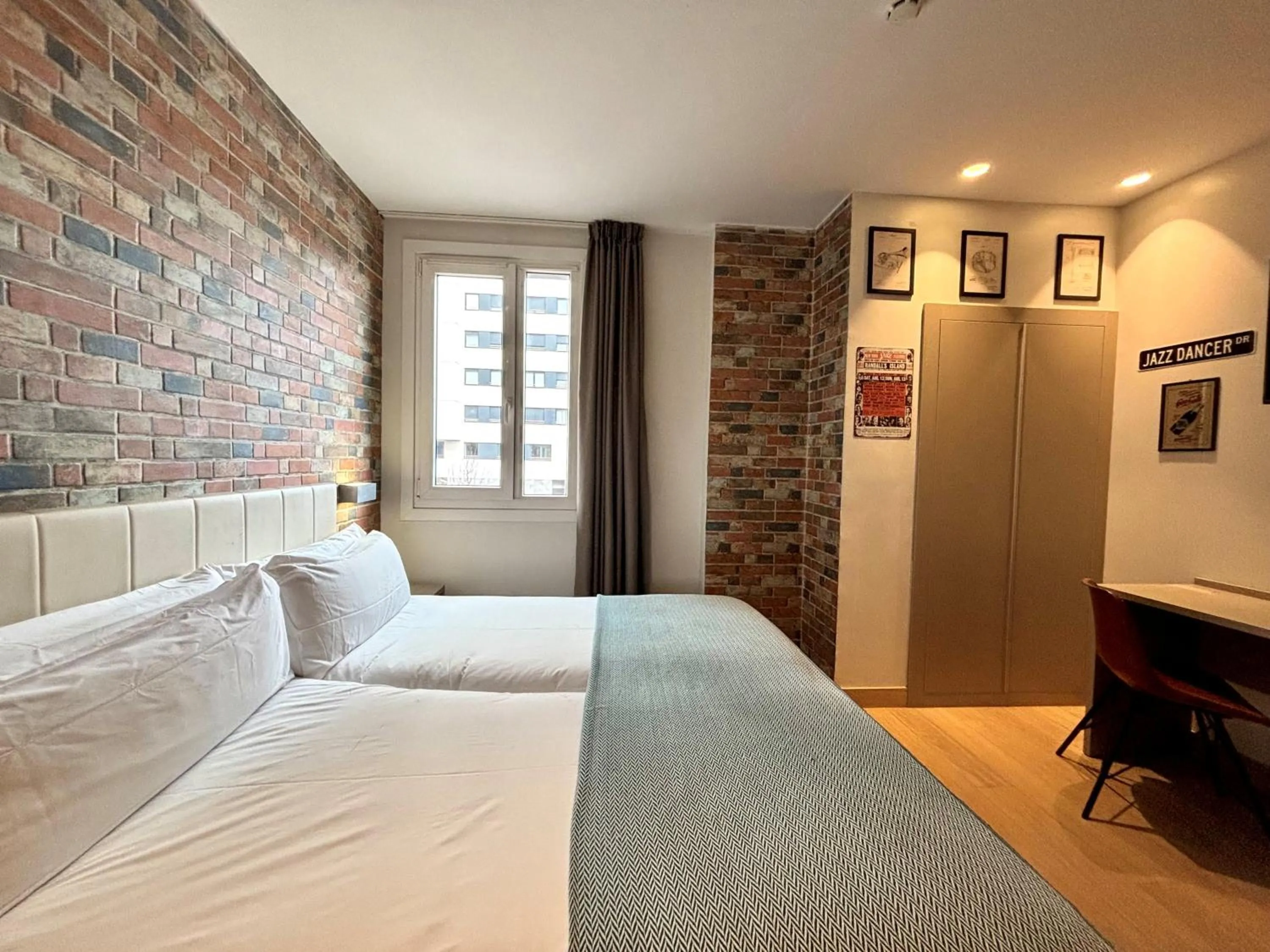 Bed in Casual del Jazz San Sebastián