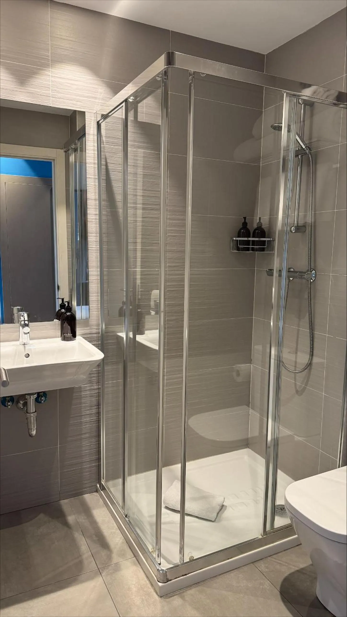 Bathroom in Casual del Jazz San Sebastián