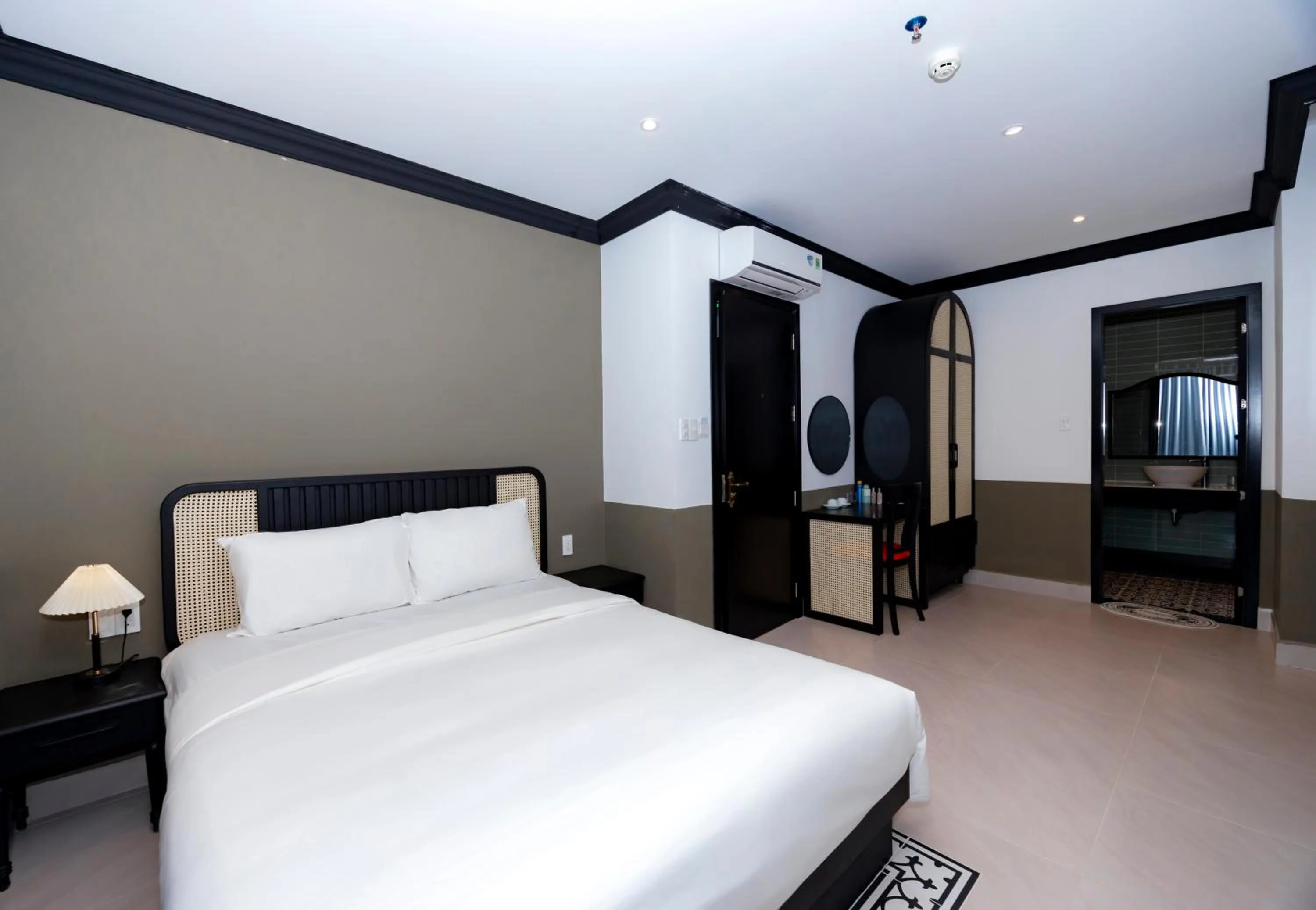 Shower, Bed in SUNSET BAY RETREAT