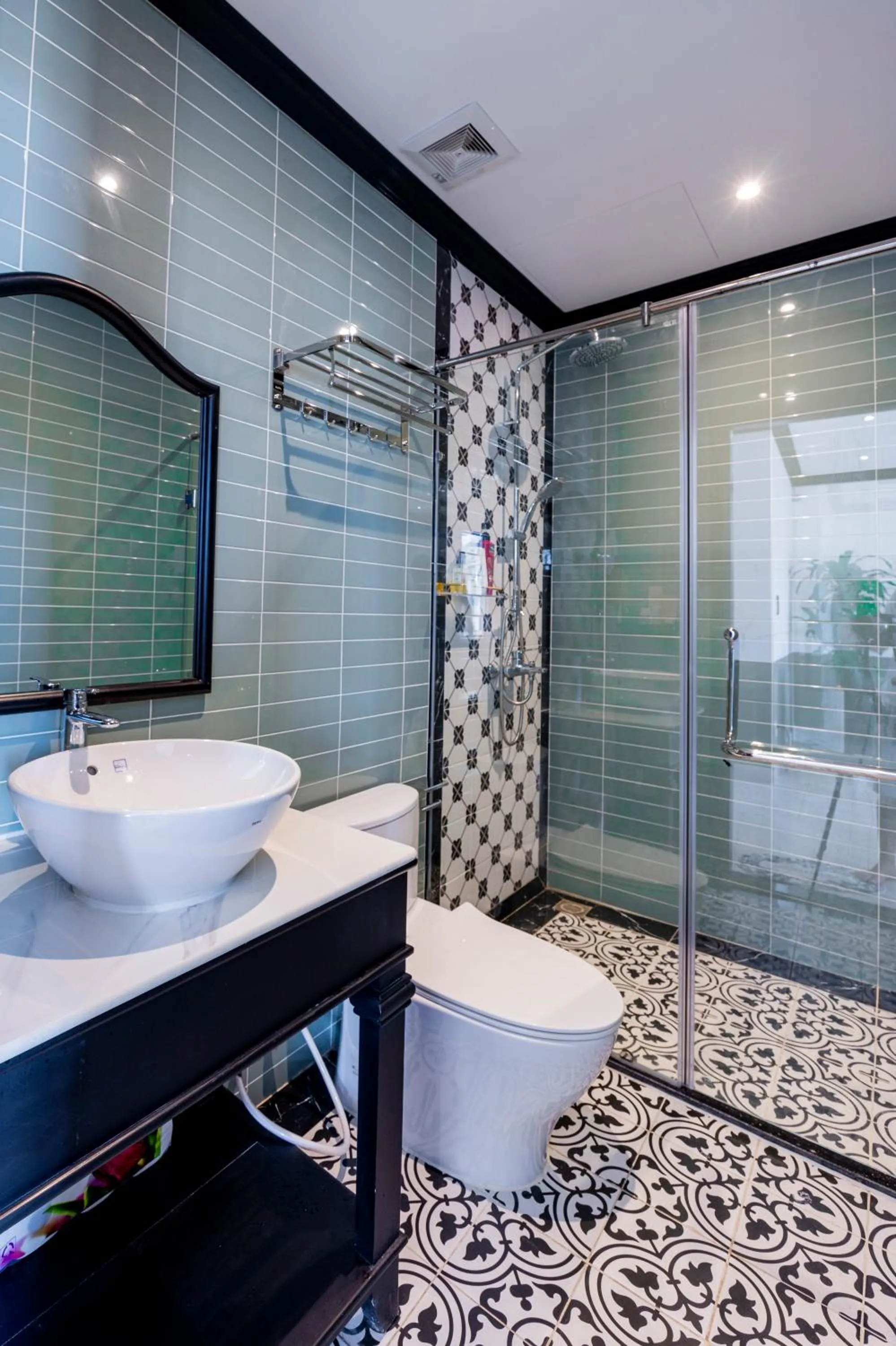 Shower in SUNSET BAY RETREAT