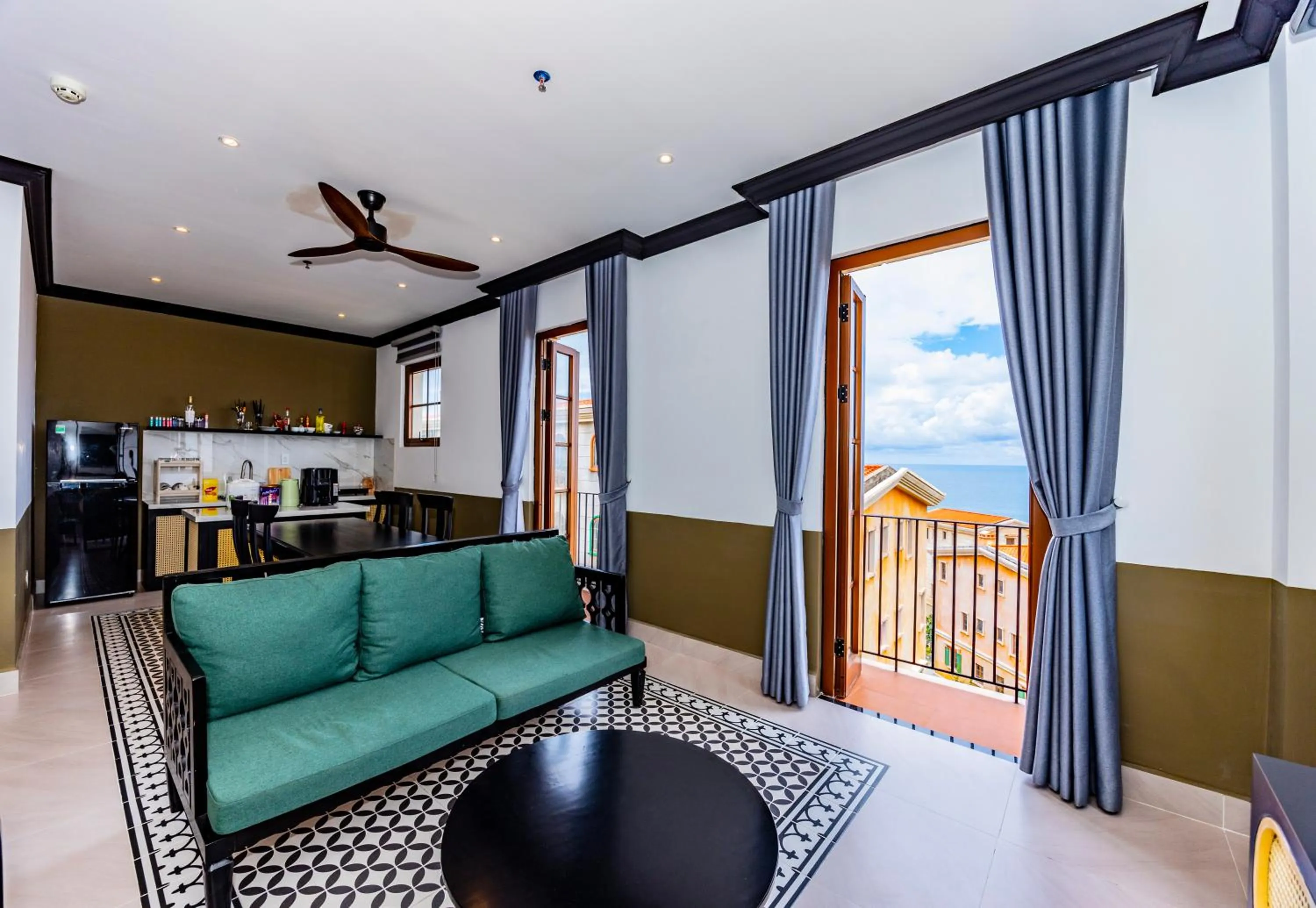 Living room in SUNSET BAY RETREAT