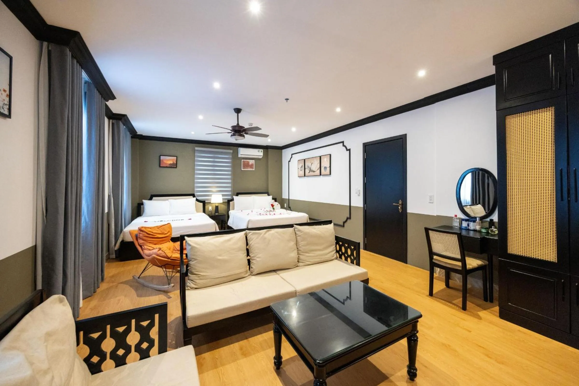 Photo of the whole room, Bed in SUNSET BAY RETREAT