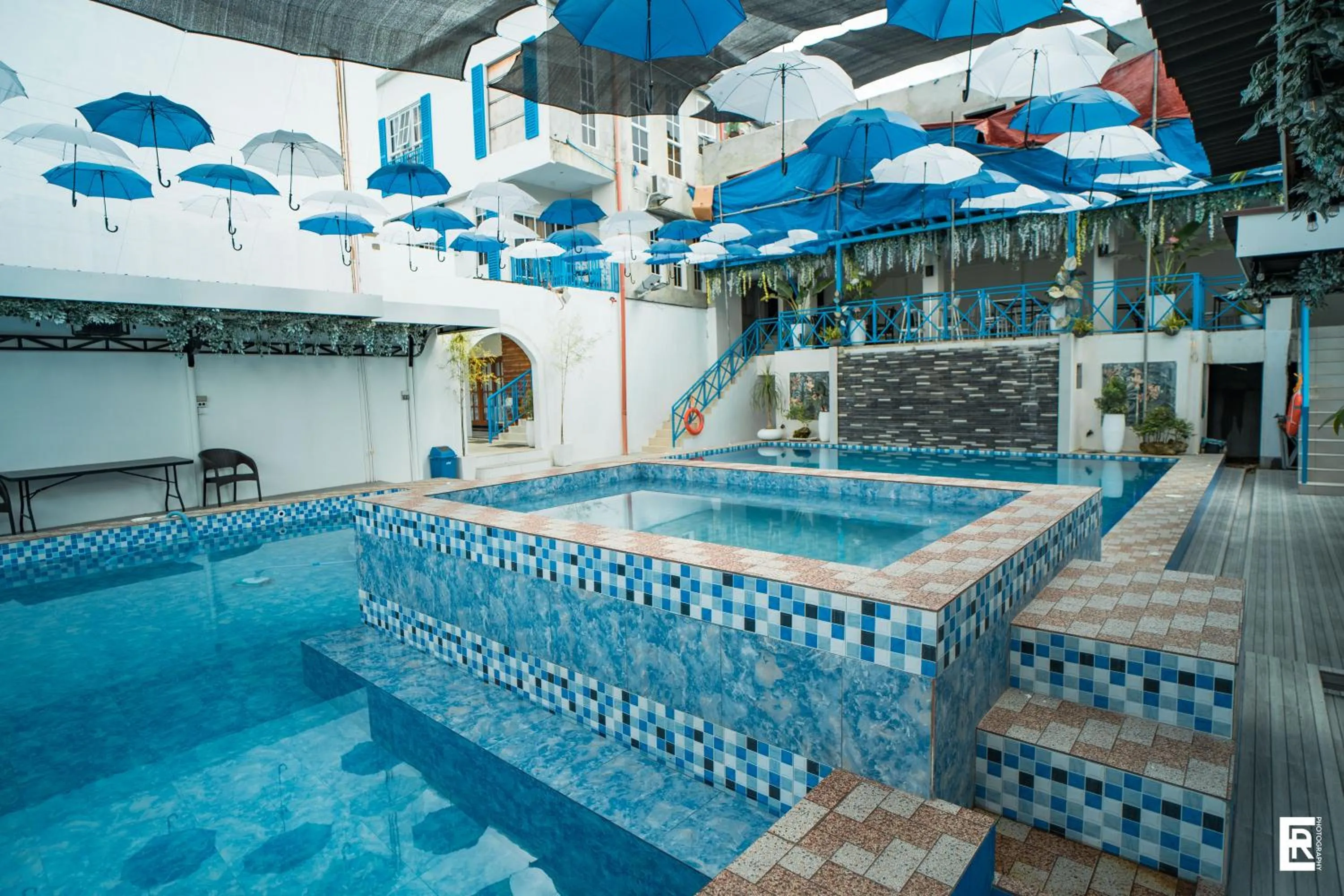 Swimming pool in Bernese Resort Hotel powered by Cocotel