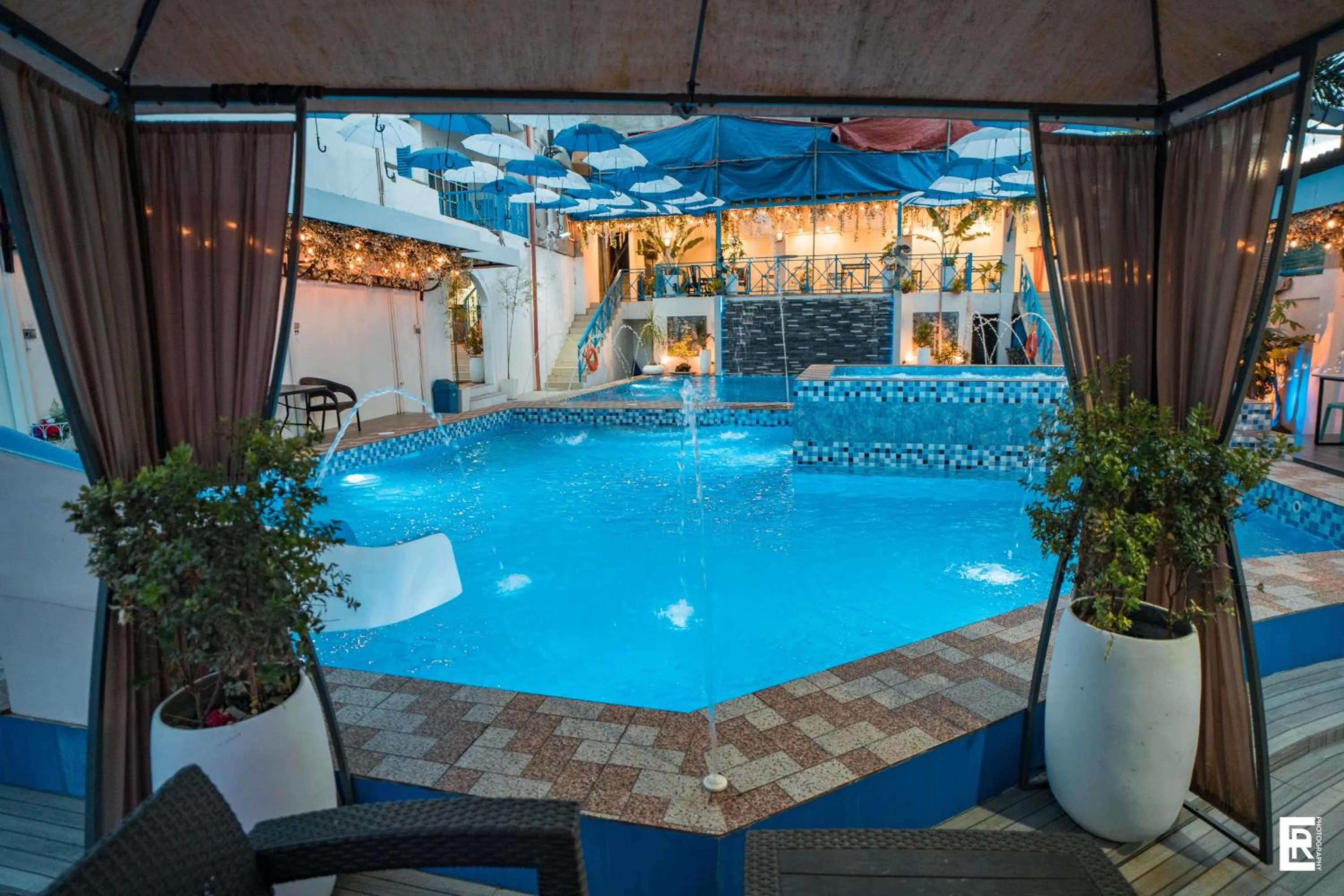 Swimming pool in Bernese Resort Hotel powered by Cocotel