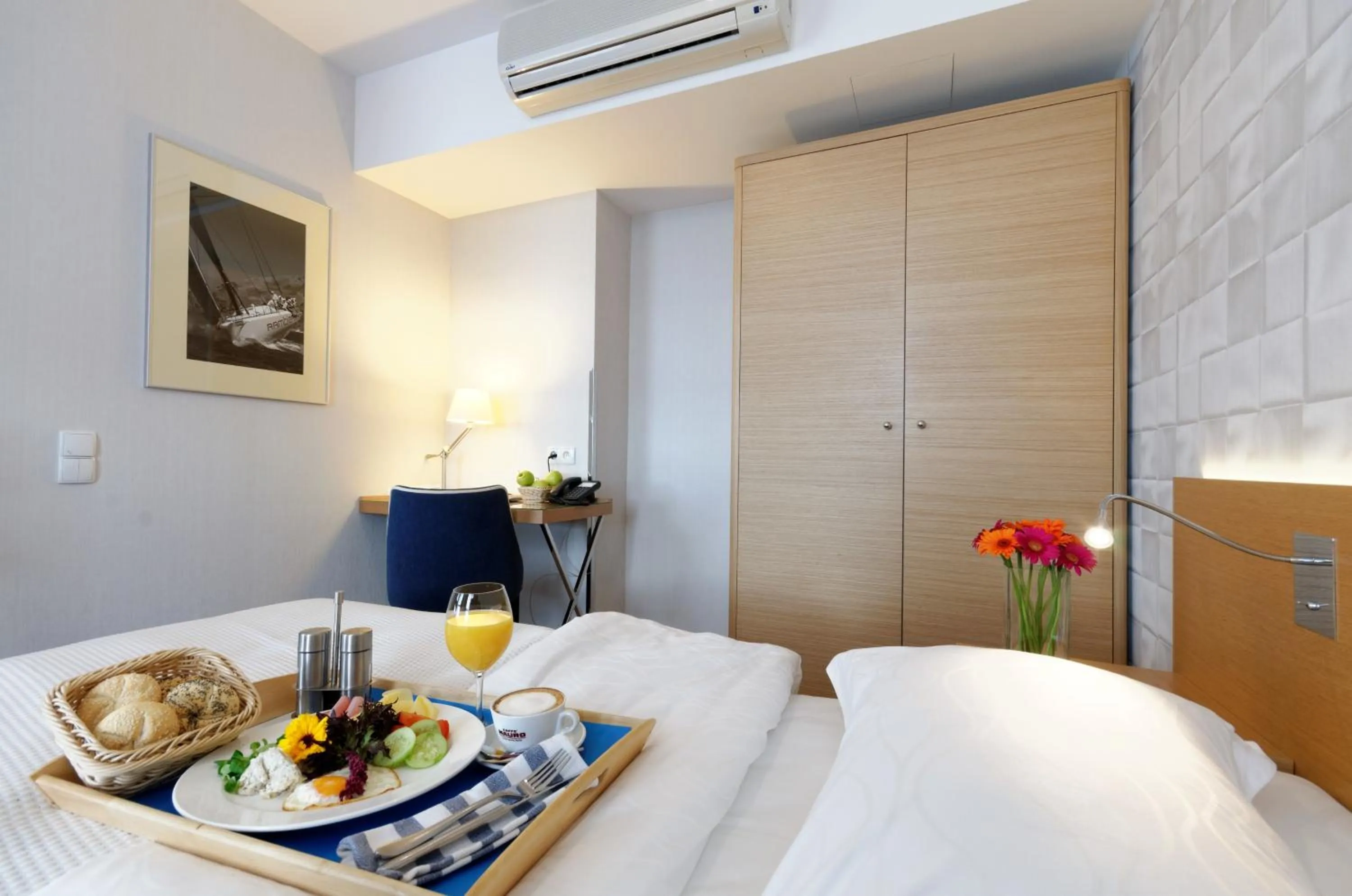 Bed in Hotel Marina Club Old Town View