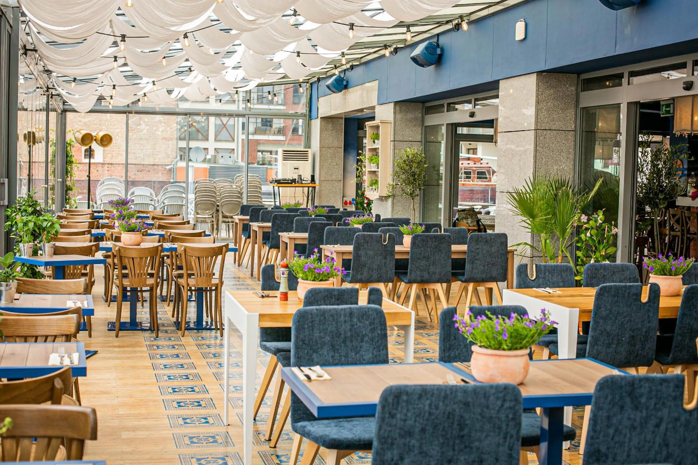 Restaurant/places to eat in Hotel Marina Club Old Town View