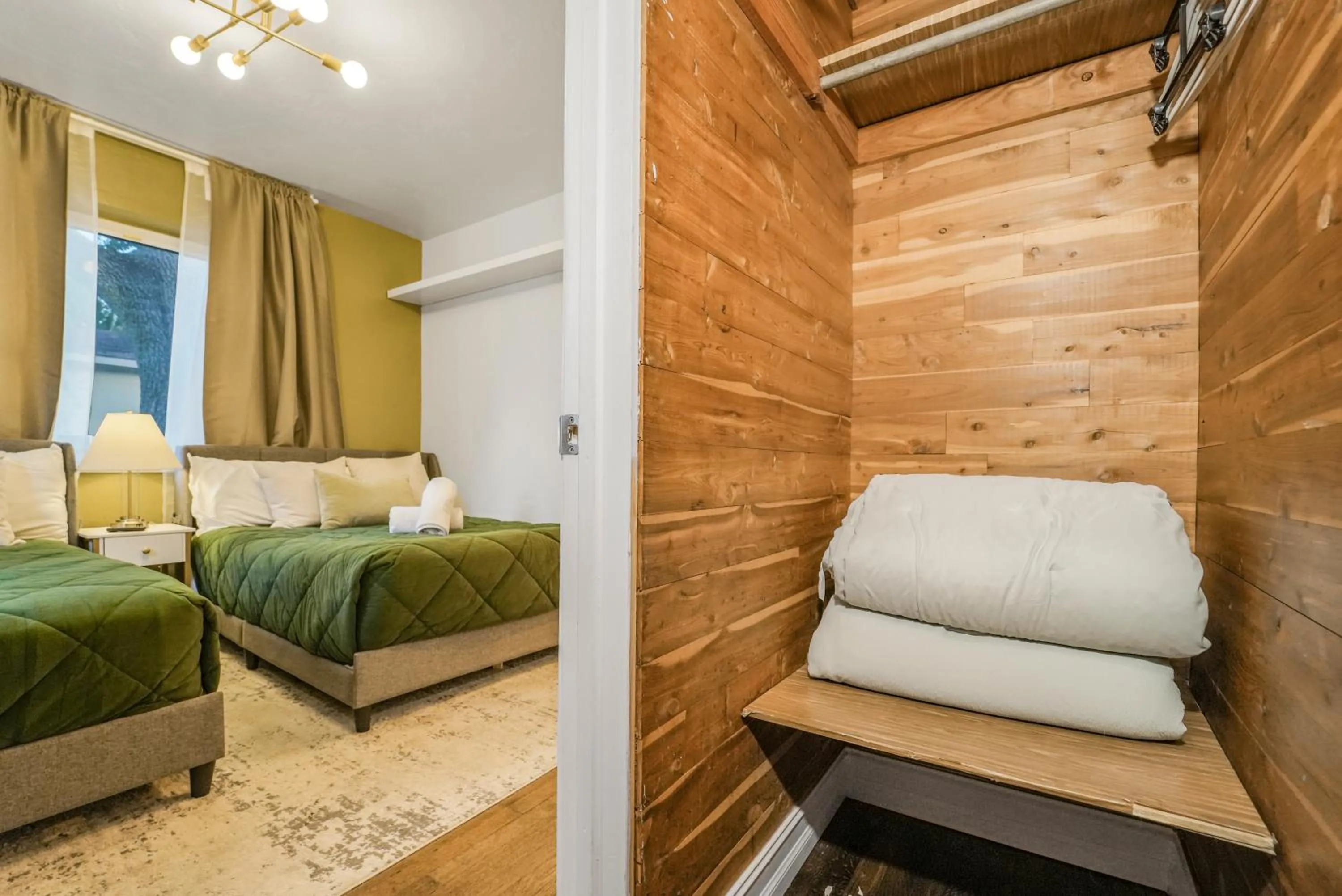 Bed in La Playita 4-BR Heated Pool Miami 16 Guests