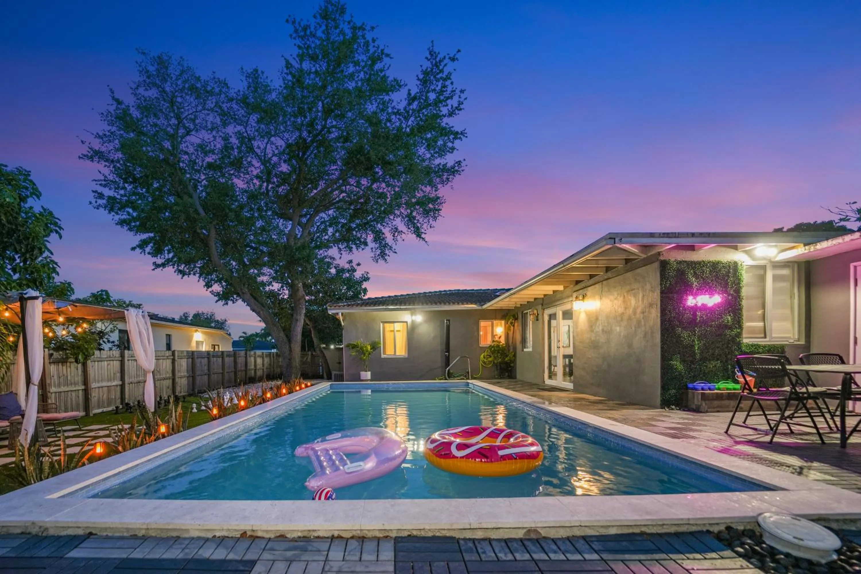 La Playita 4-BR Heated Pool Miami 16 Guests