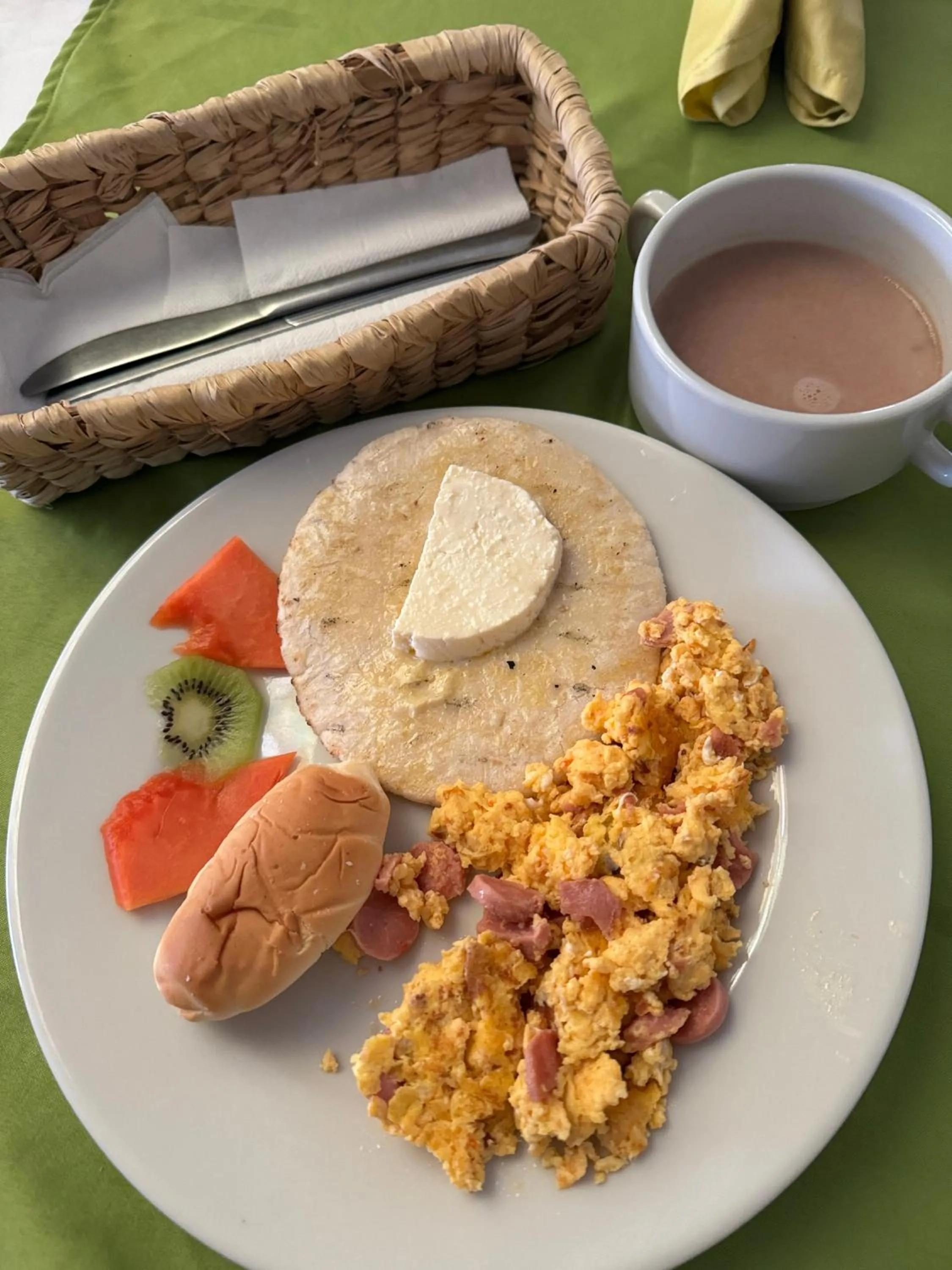 Food and drinks in Hotel De León Estadio