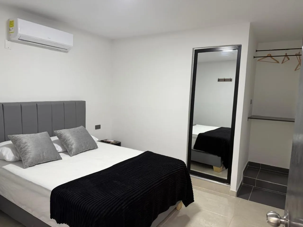 Property building, Bed in Hotel De León Estadio