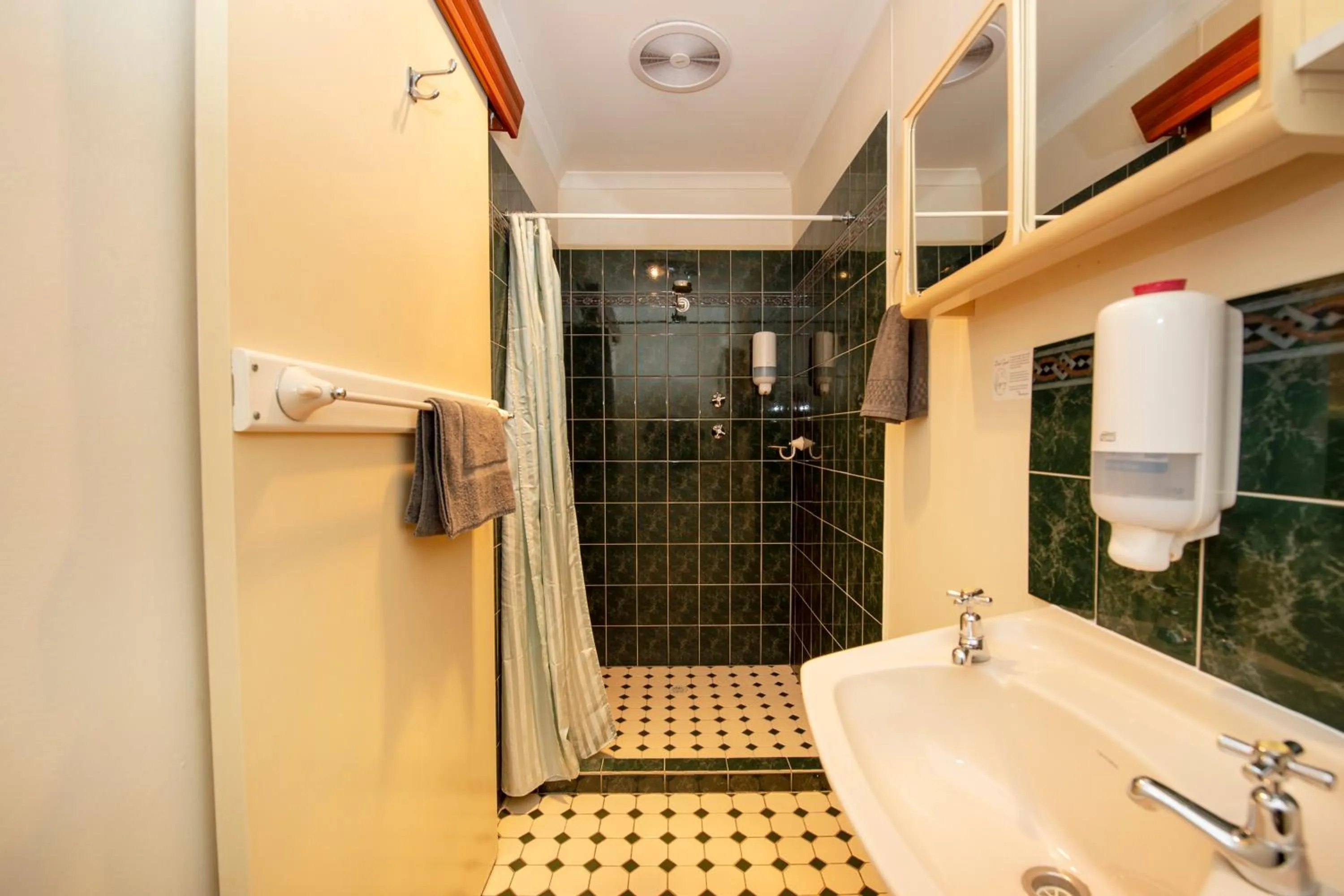 Ardrossan Hotel Motel