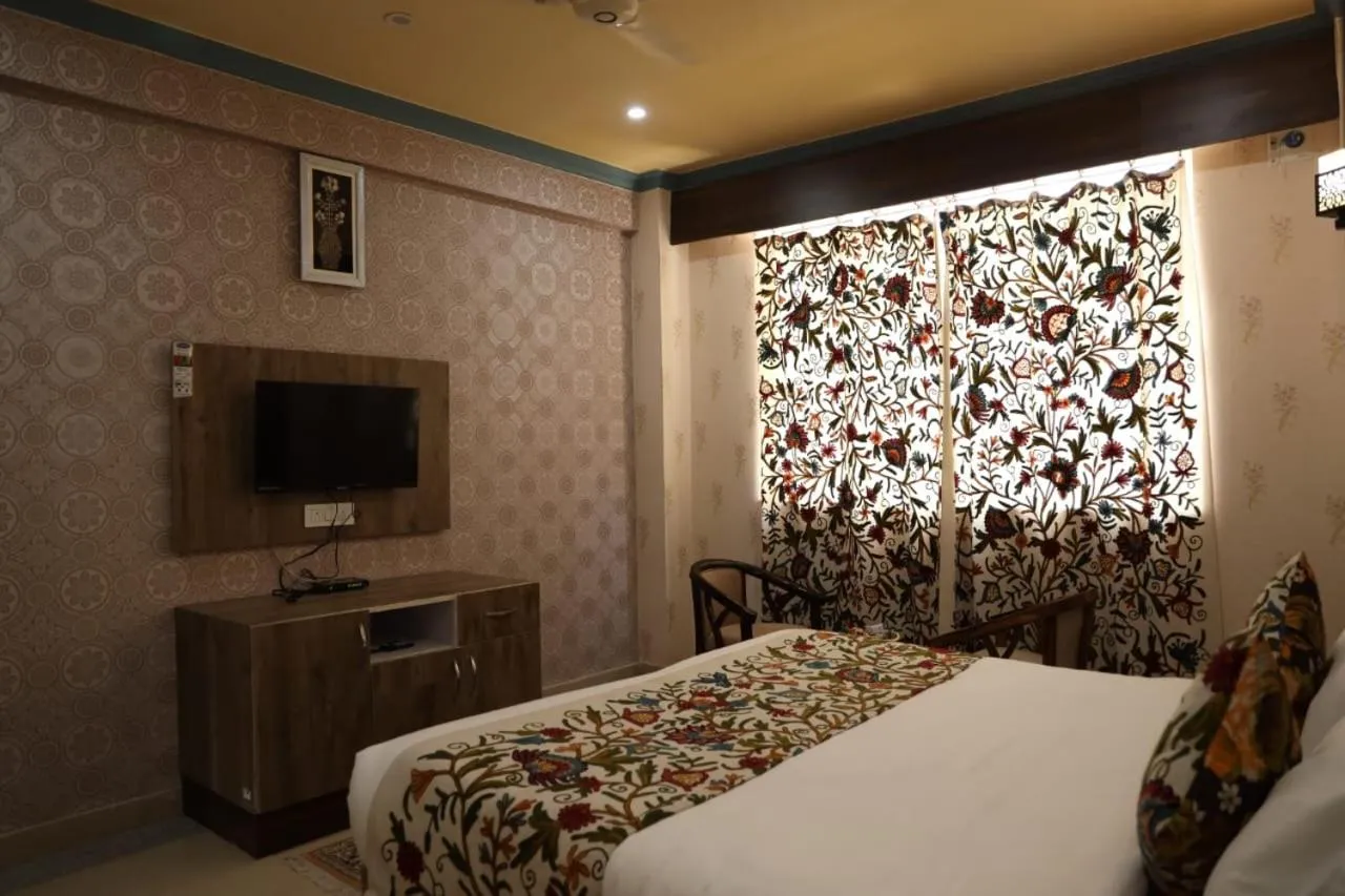 Bedroom, Bed in THE JAMAWAR