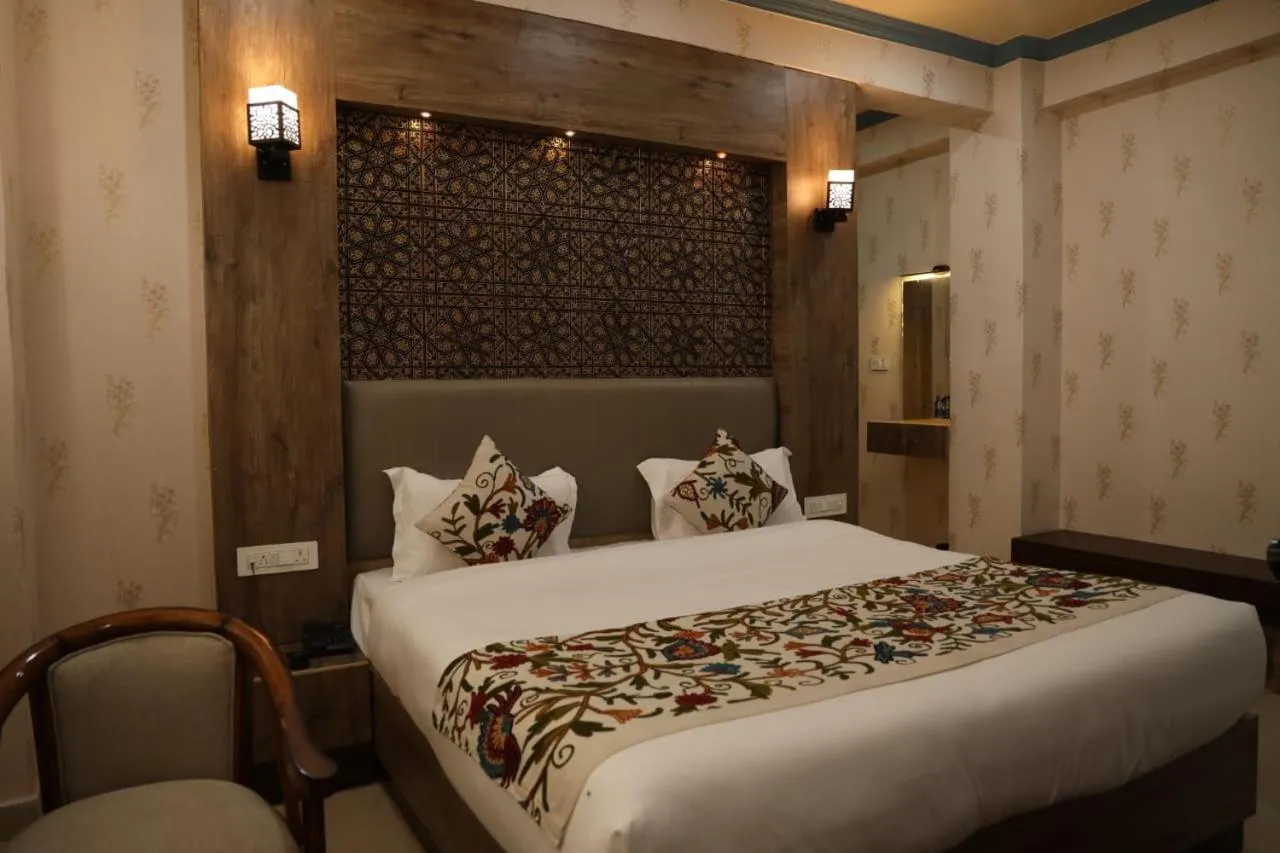 Bedroom, Bed in THE JAMAWAR
