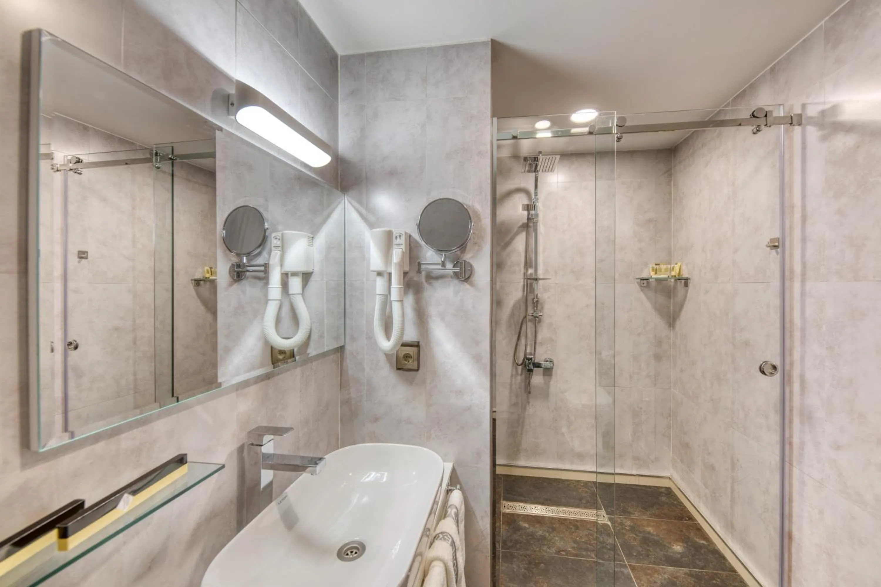 Shower in Expocore Hotel