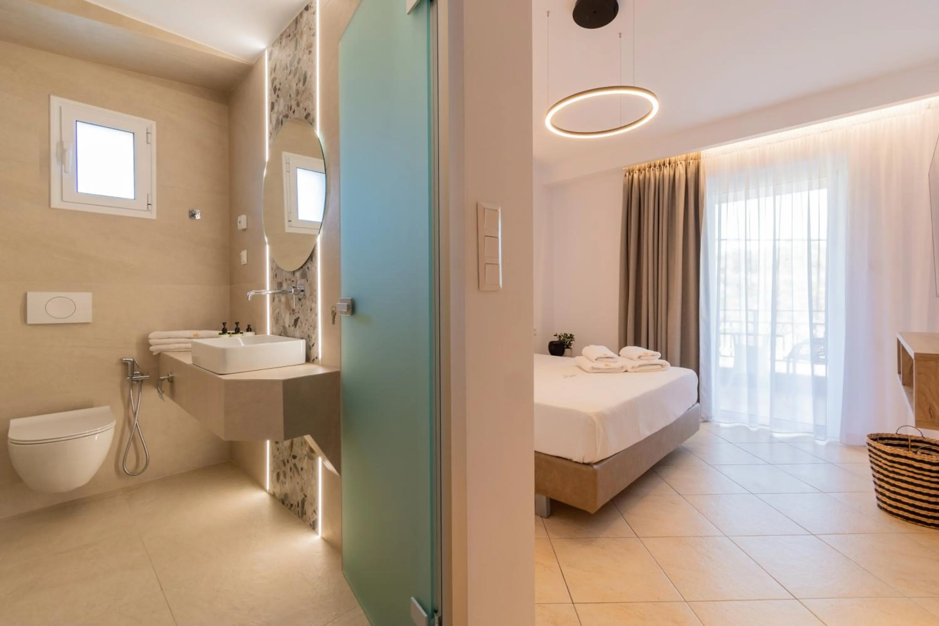 Shower, Bed in Hotel Agni On The Beach