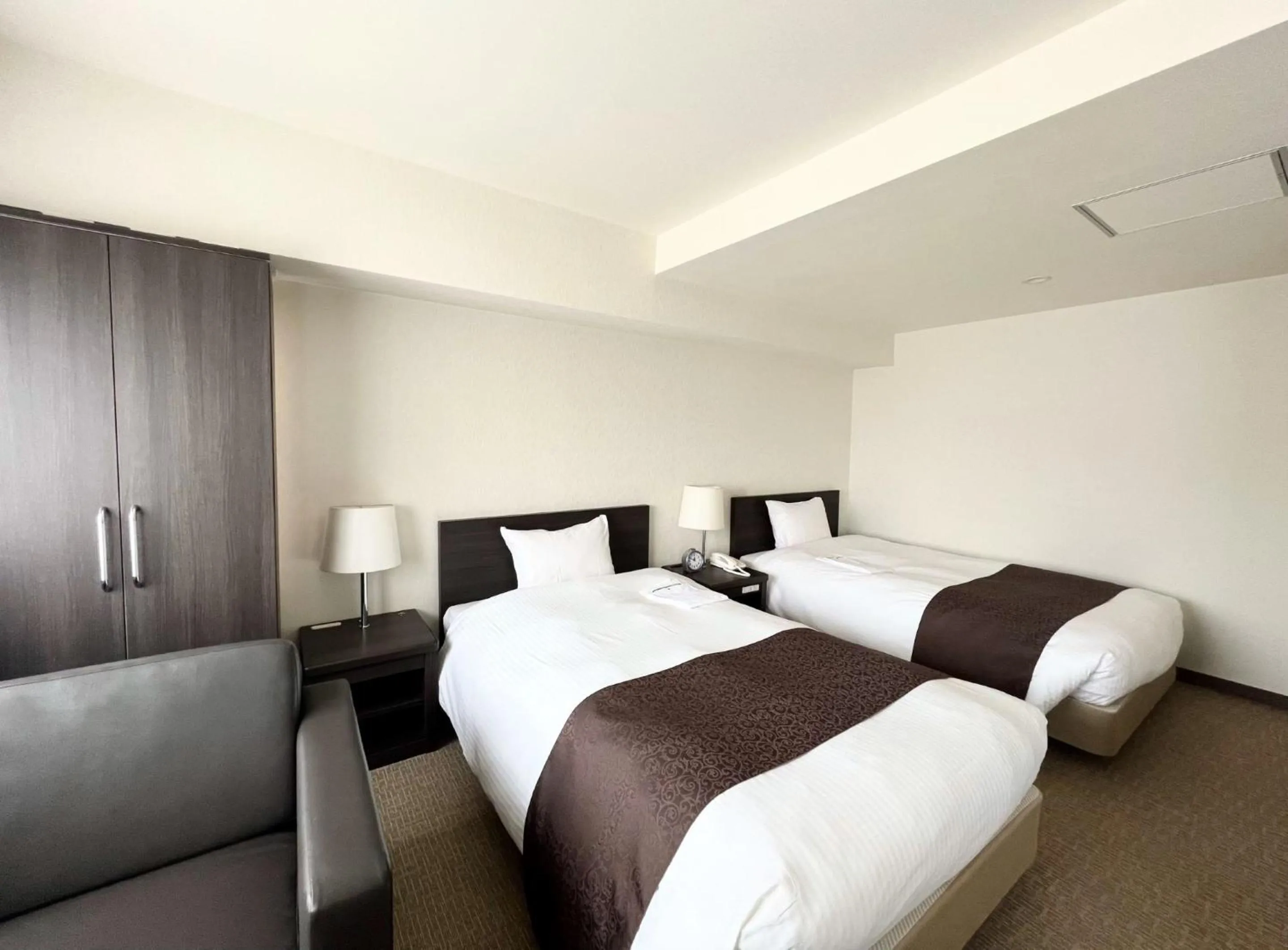 Bed in Shinjuku Sun Park Hotel