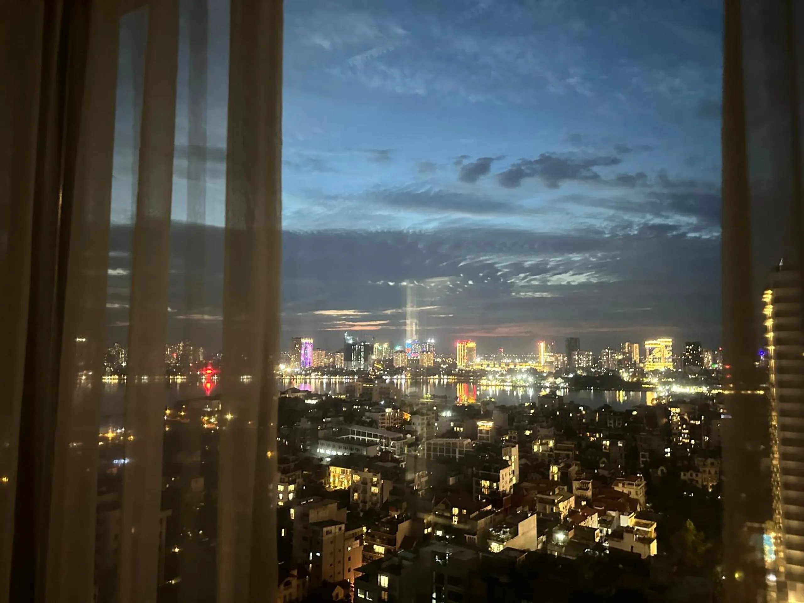 Lake view in Hanoi Westlake Homestay in D'Le Roi Soleil Building