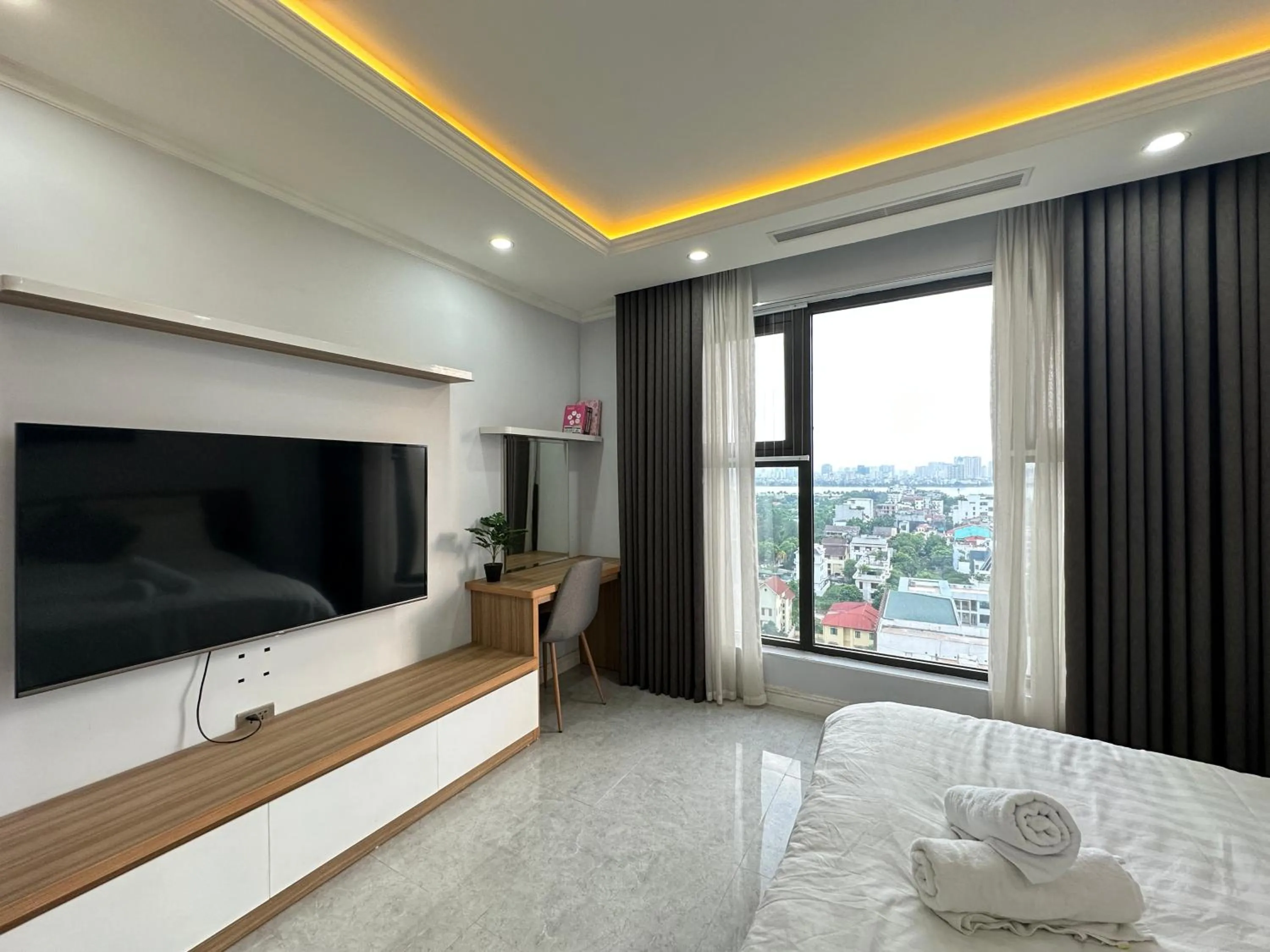 View (from property/room), Bed in Hanoi Westlake Homestay in D'Le Roi Soleil Building