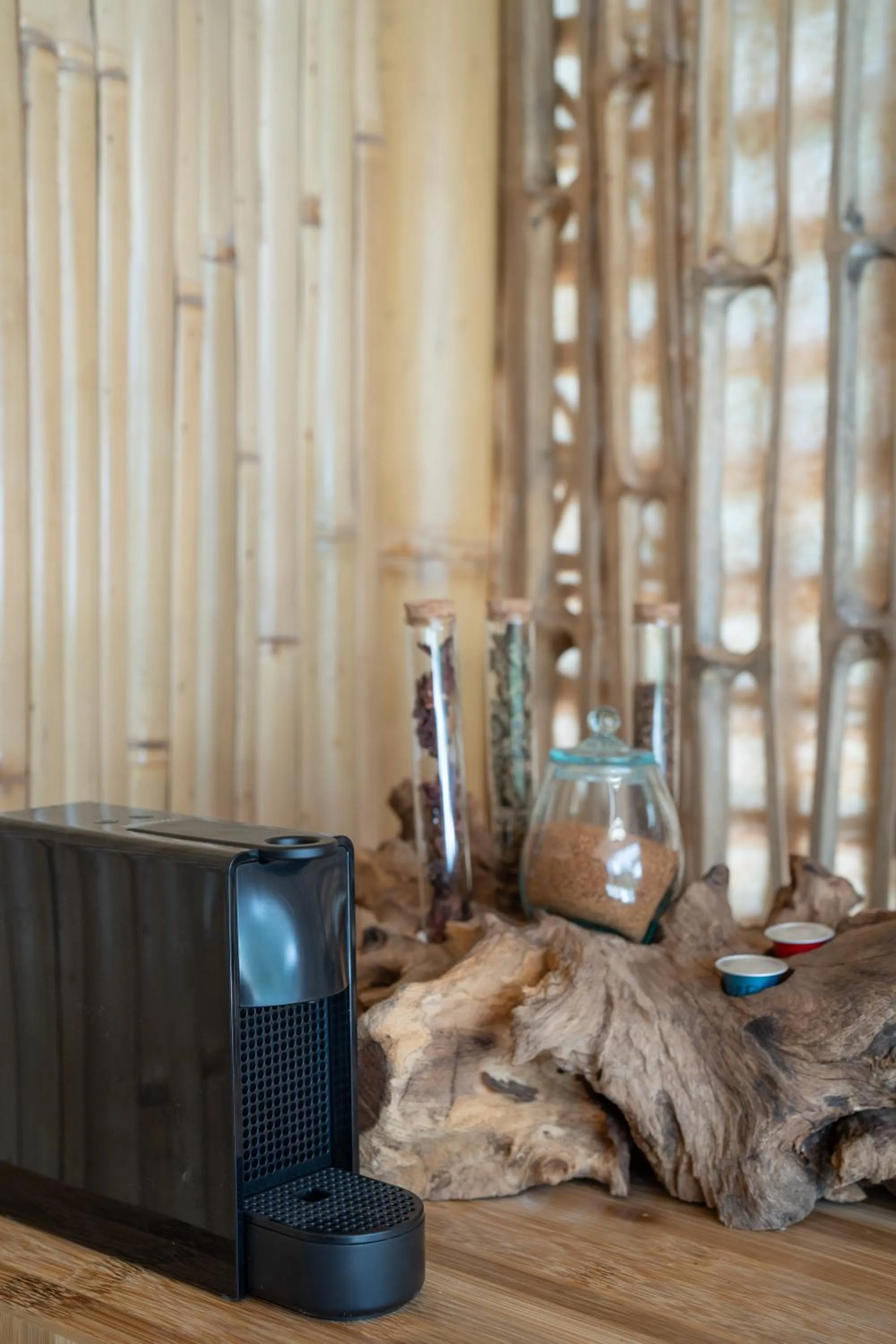 Coffee/tea facilities in Bambootel Sawah View