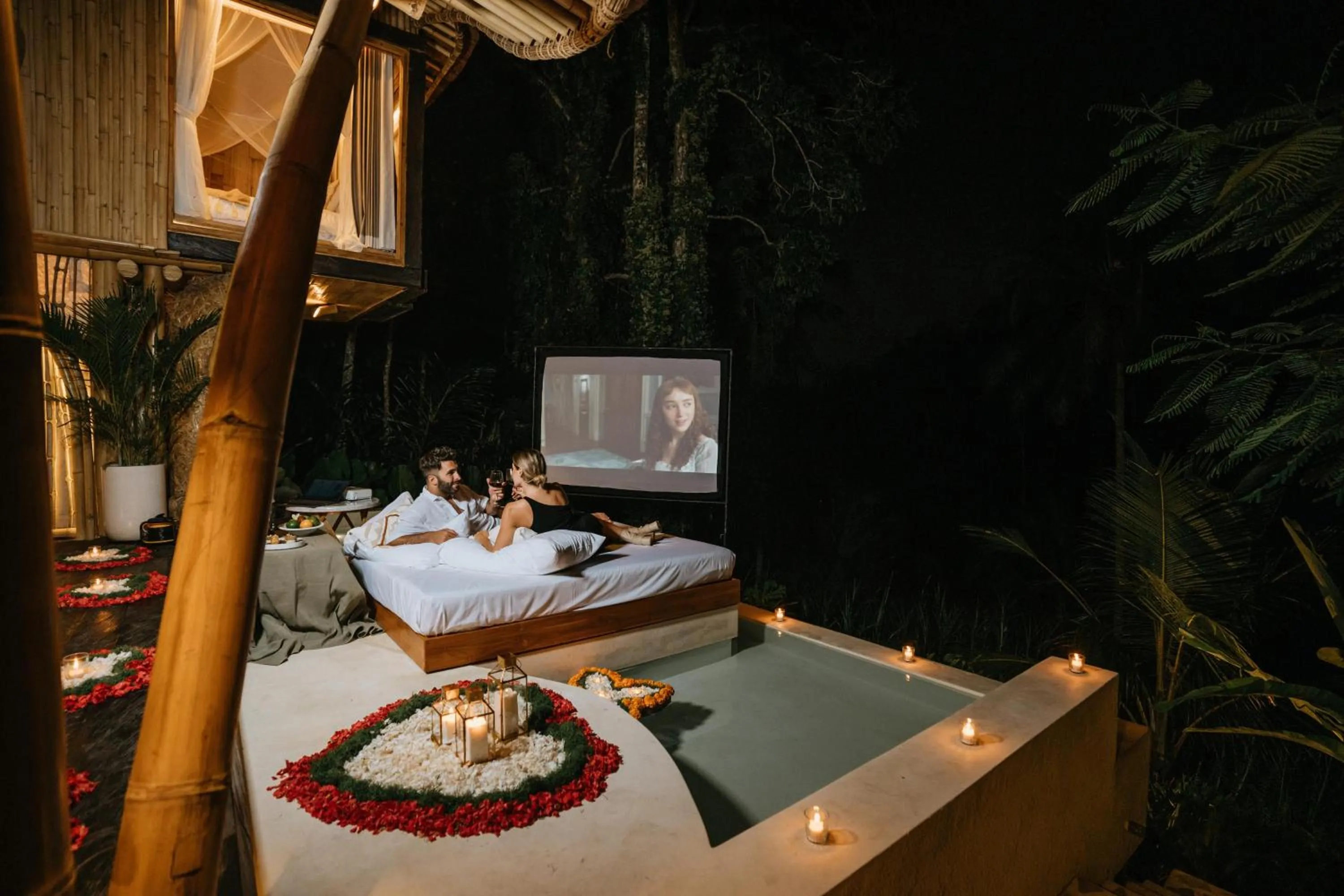 TV and multimedia in Bambootel Sawah View