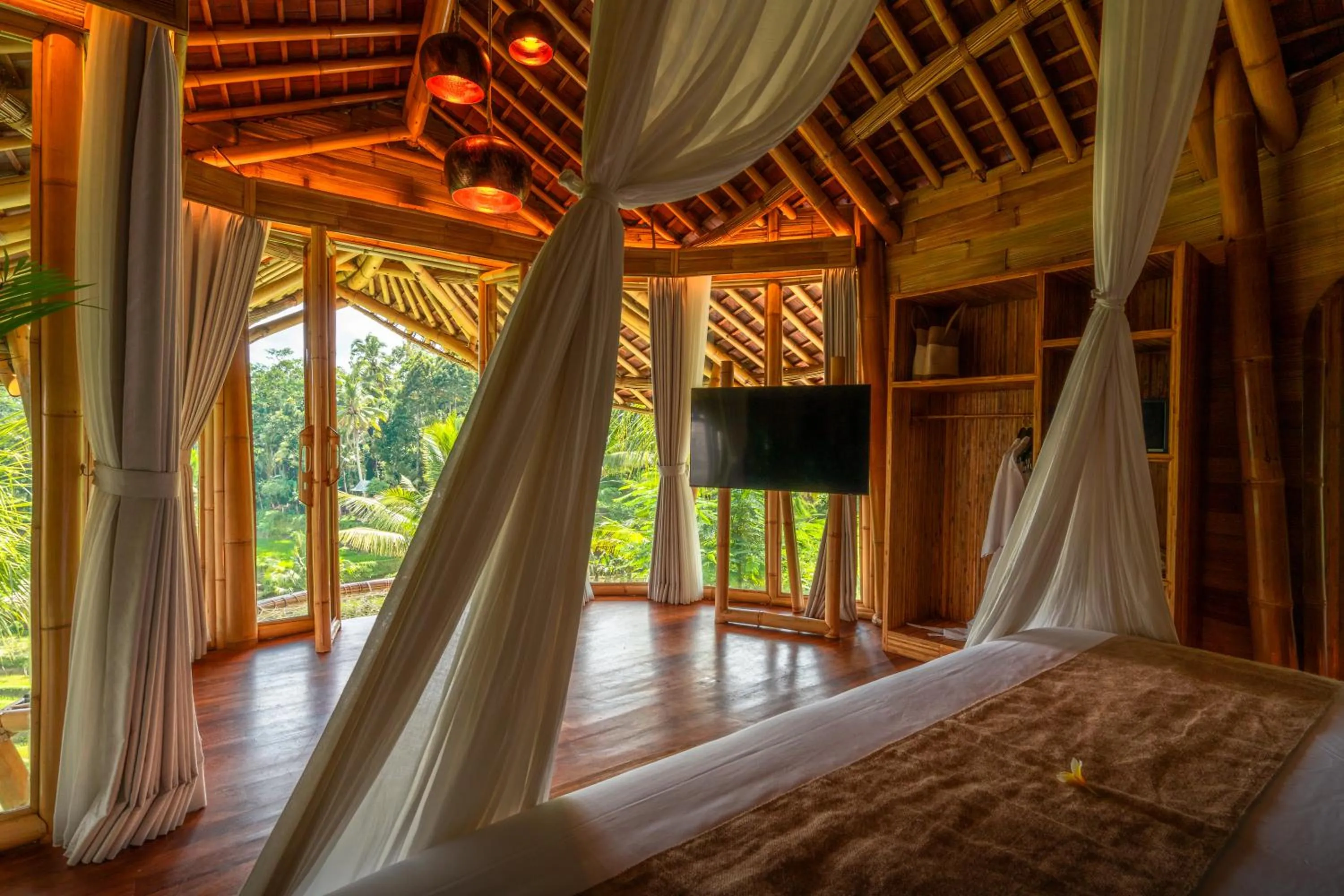 TV and multimedia, Bed in Bambootel Sawah View