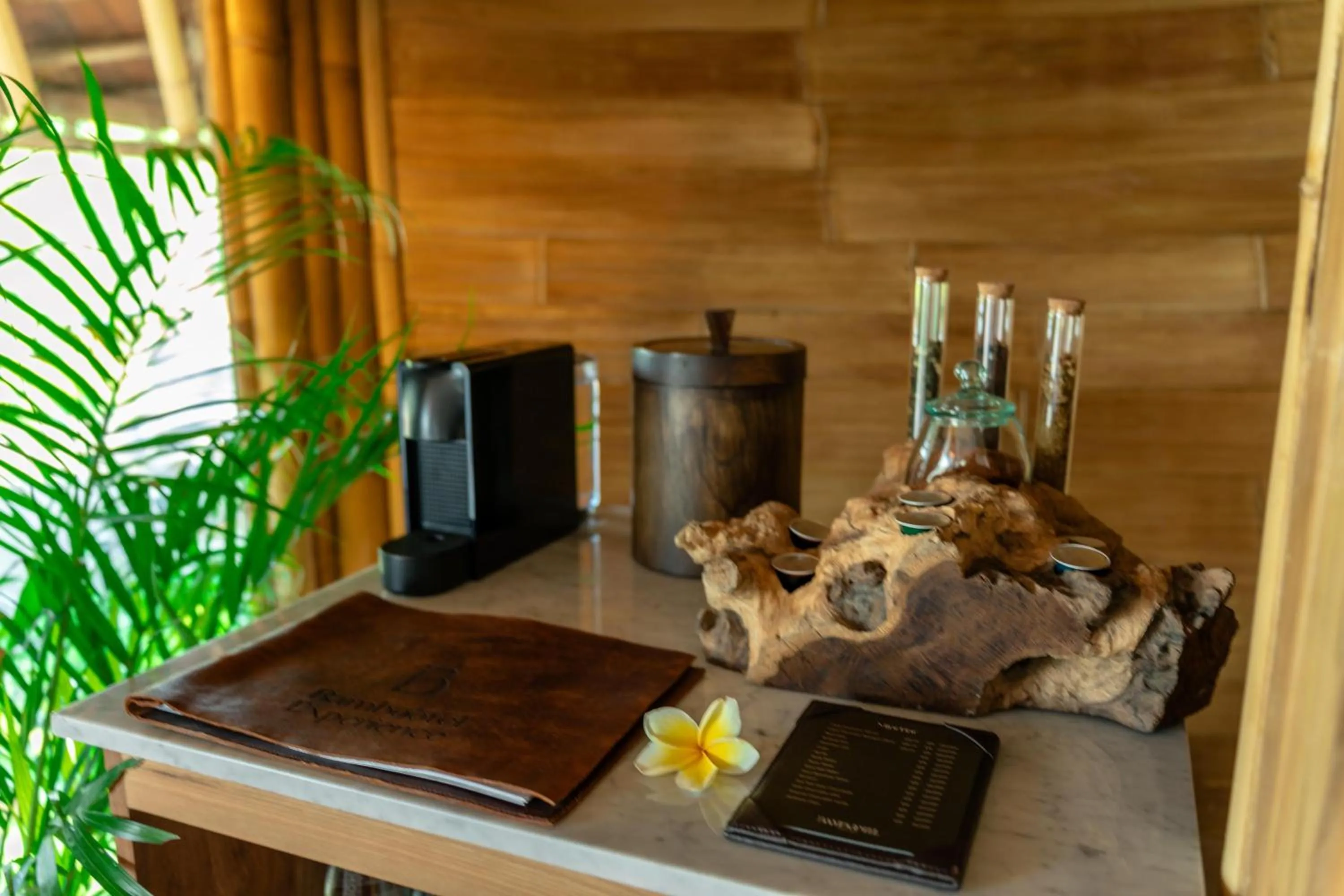 Coffee/tea facilities in Bambootel Sawah View